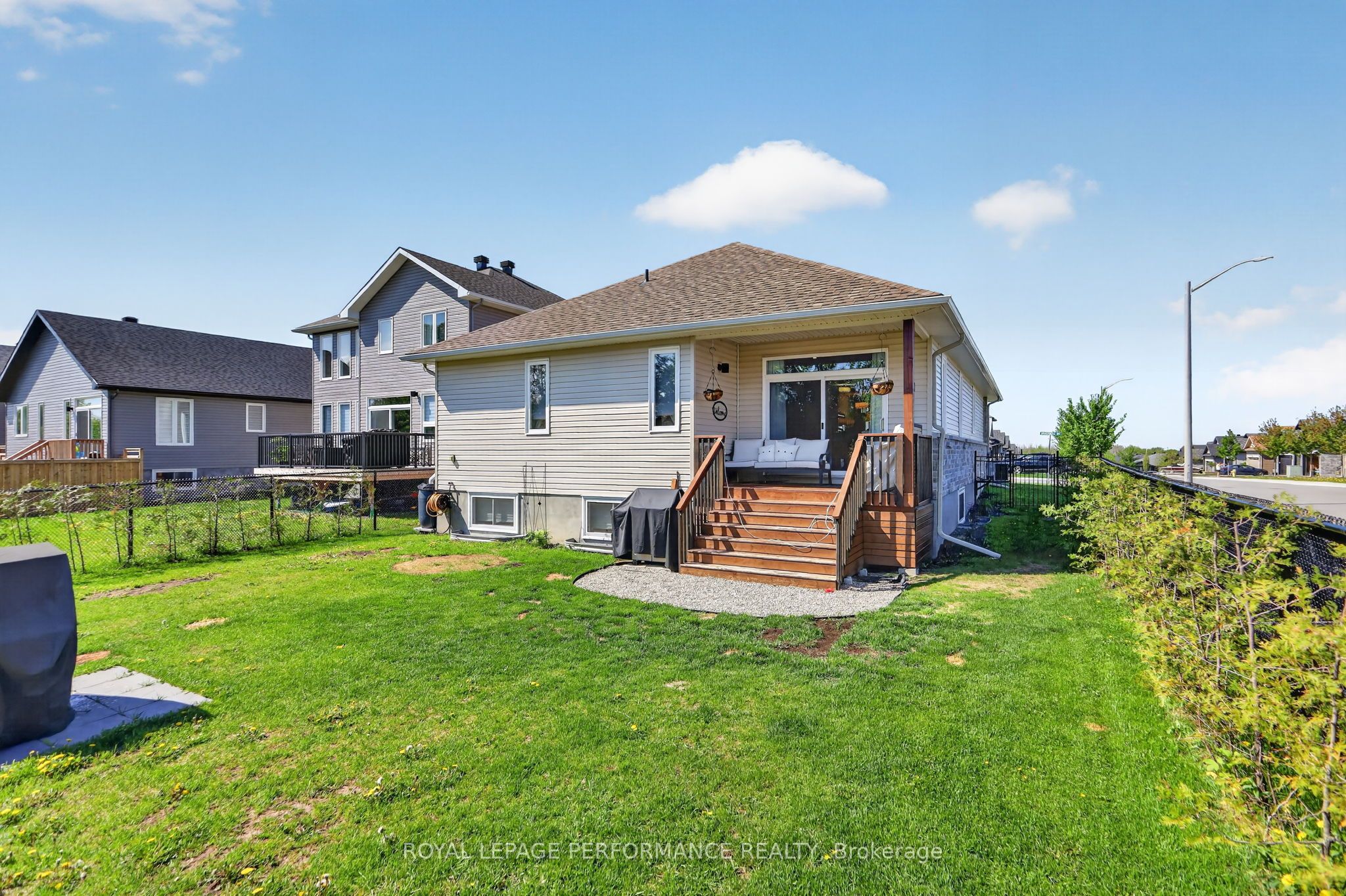 669 Bracewell Street Property Photo 33