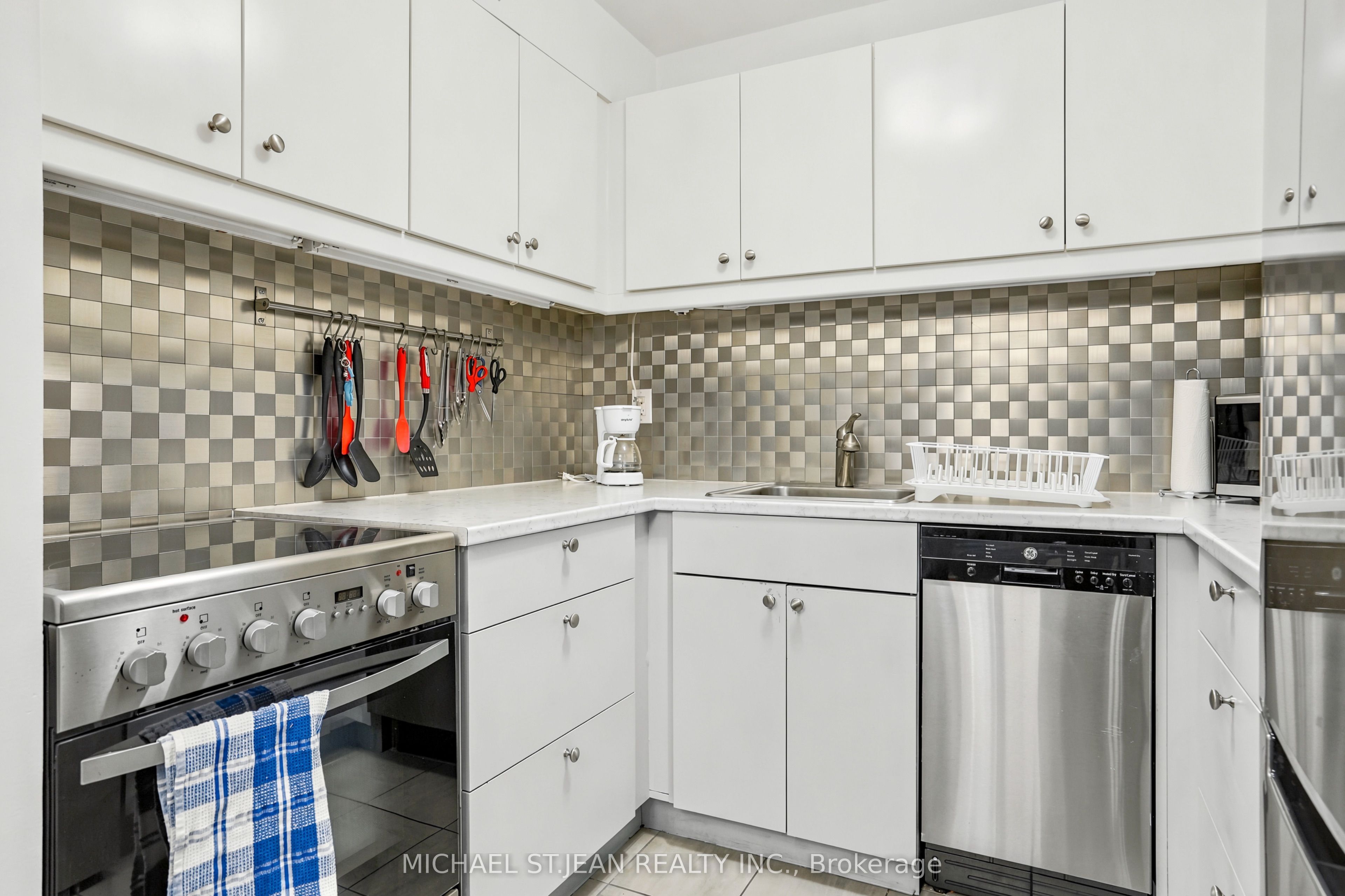23 Main Street 404 Property Photo 12