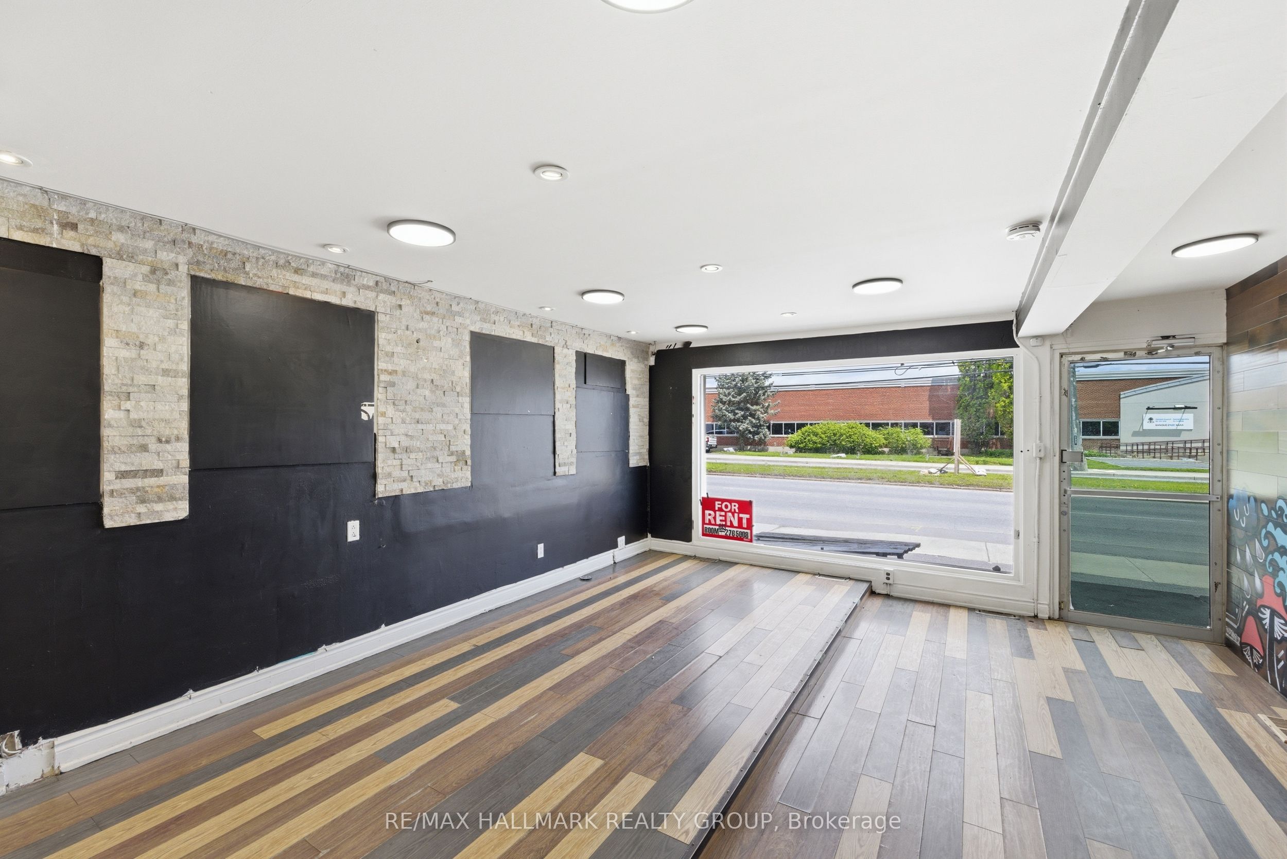 912 St Laurent Boulevard S Property Photo 3