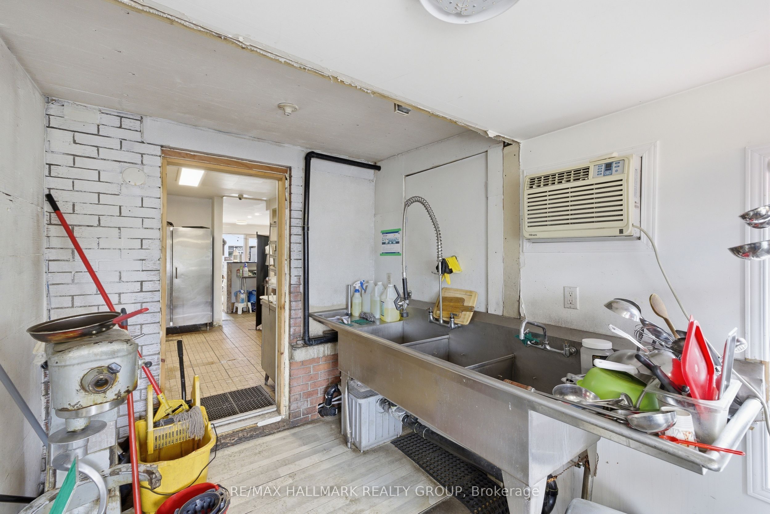912 St Laurent Boulevard S Property Photo 26