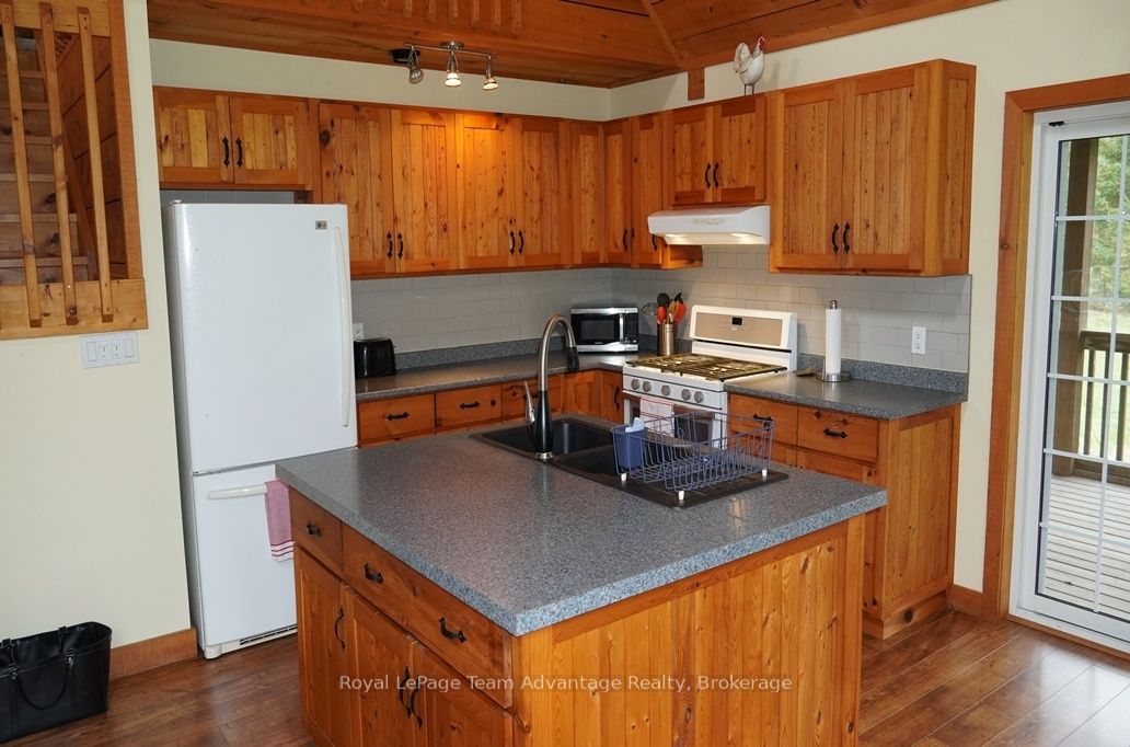 768 Hurdville Road Property Photo 5