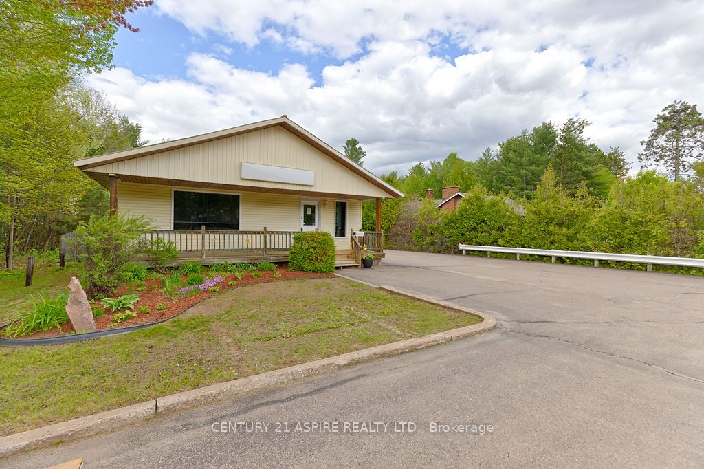 2889 Petawawa Boulevard Property Photo 3
