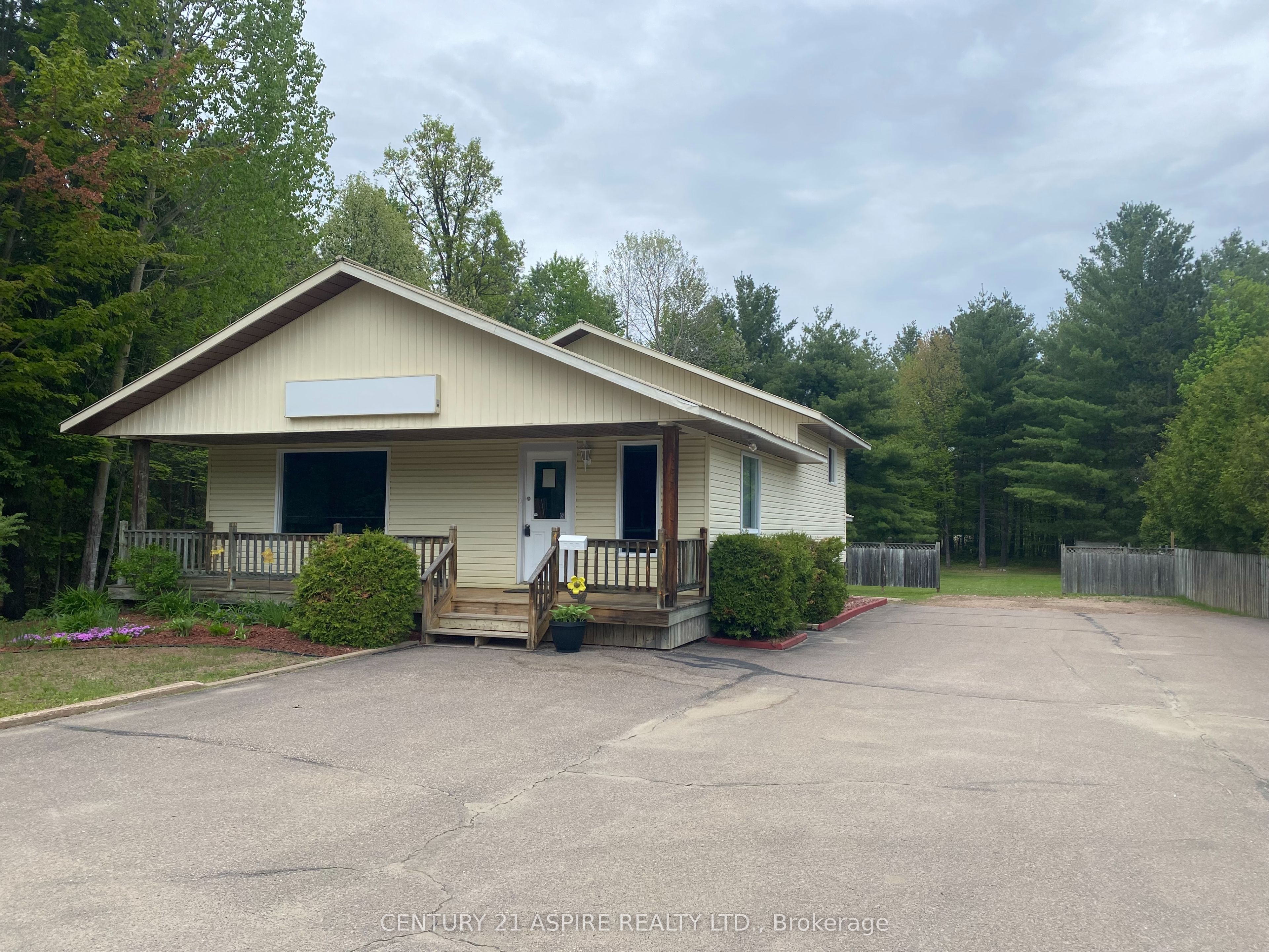 2889 Petawawa Boulevard Property Photo 5