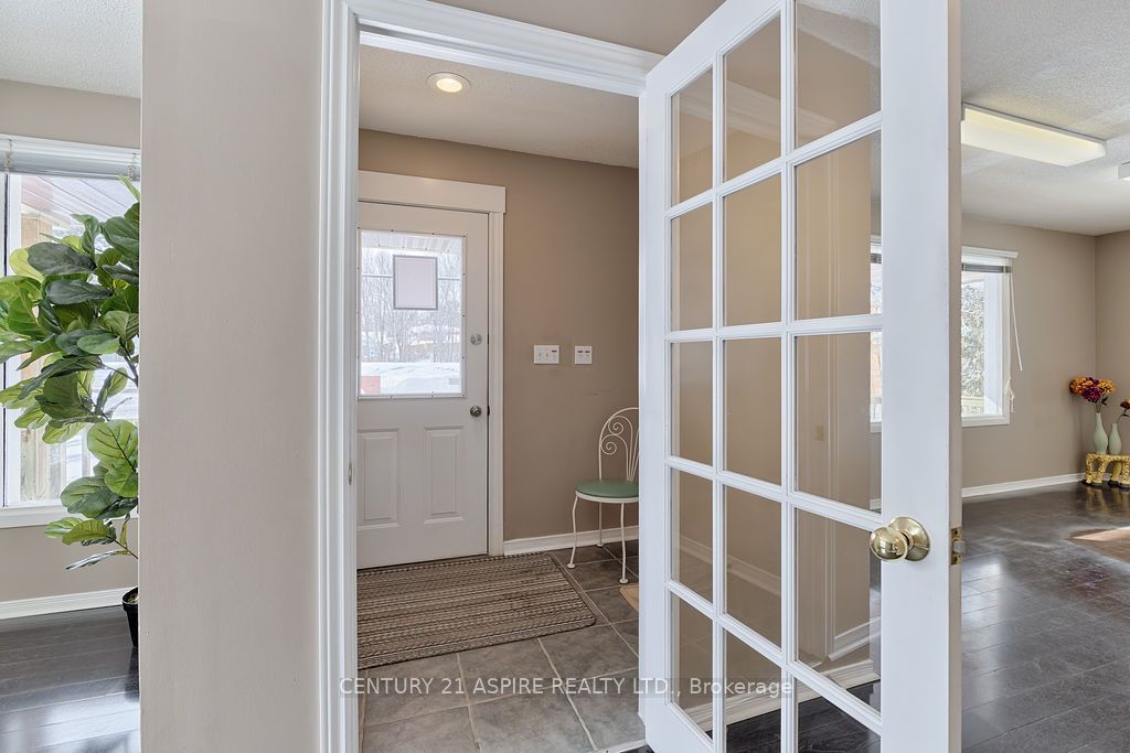 2889 Petawawa Boulevard Property Photo 7