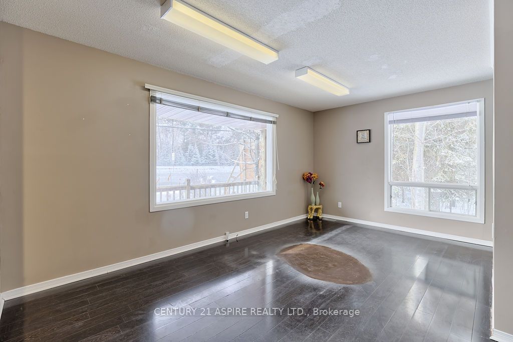 2889 Petawawa Boulevard Property Photo 13