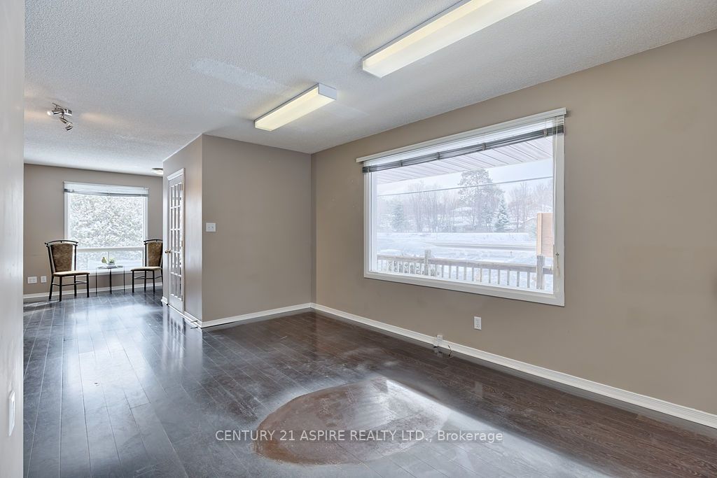 2889 Petawawa Boulevard Property Photo 15