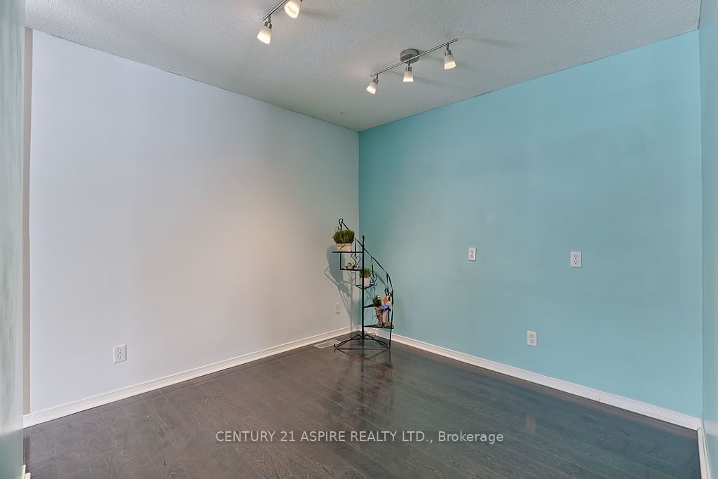 2889 Petawawa Boulevard Property Photo 18