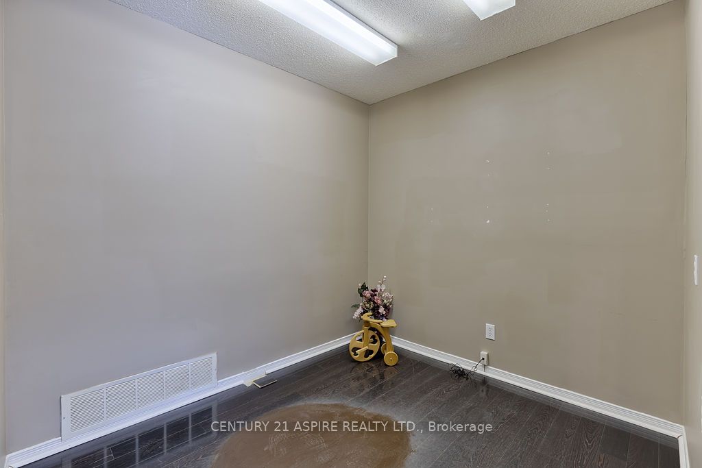 2889 Petawawa Boulevard Property Photo 19