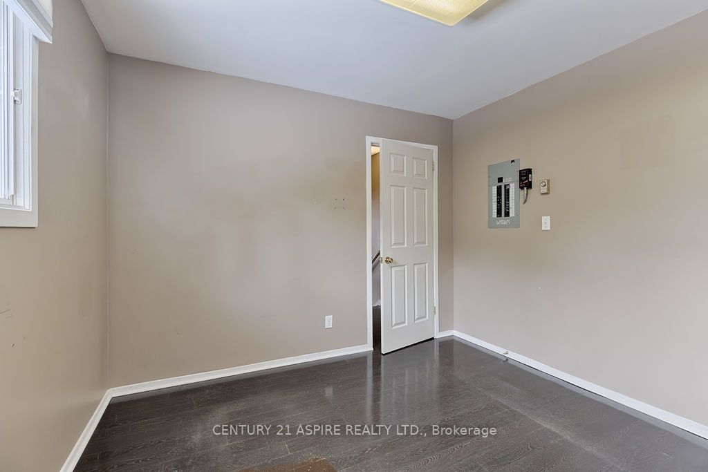 2889 Petawawa Boulevard Property Photo 22