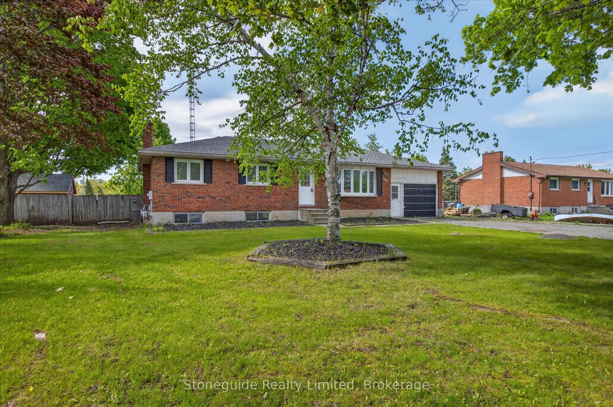 667 Skyline Road Property Photo 2