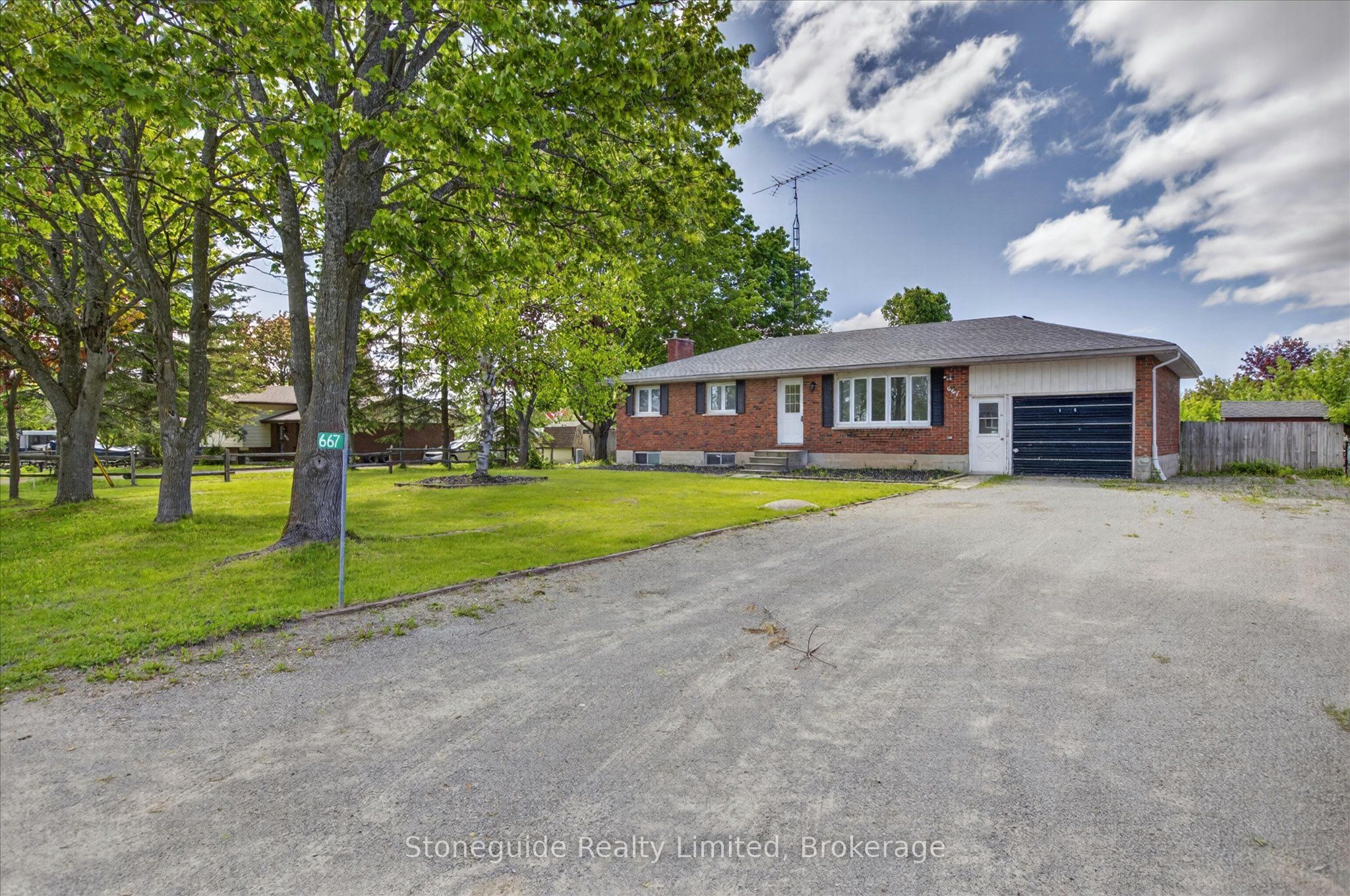 667 Skyline Road Property Photo 3