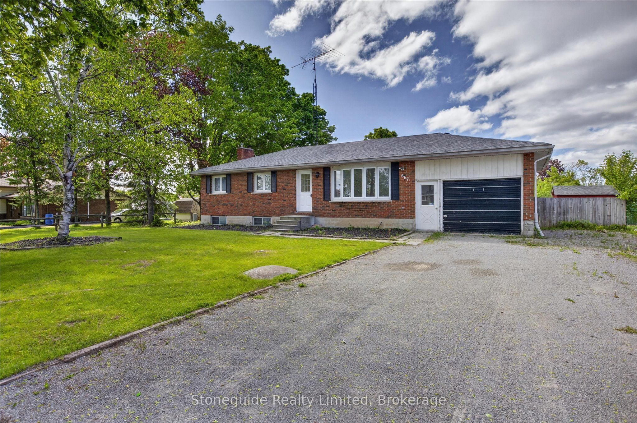 667 Skyline Road Property Photo 4