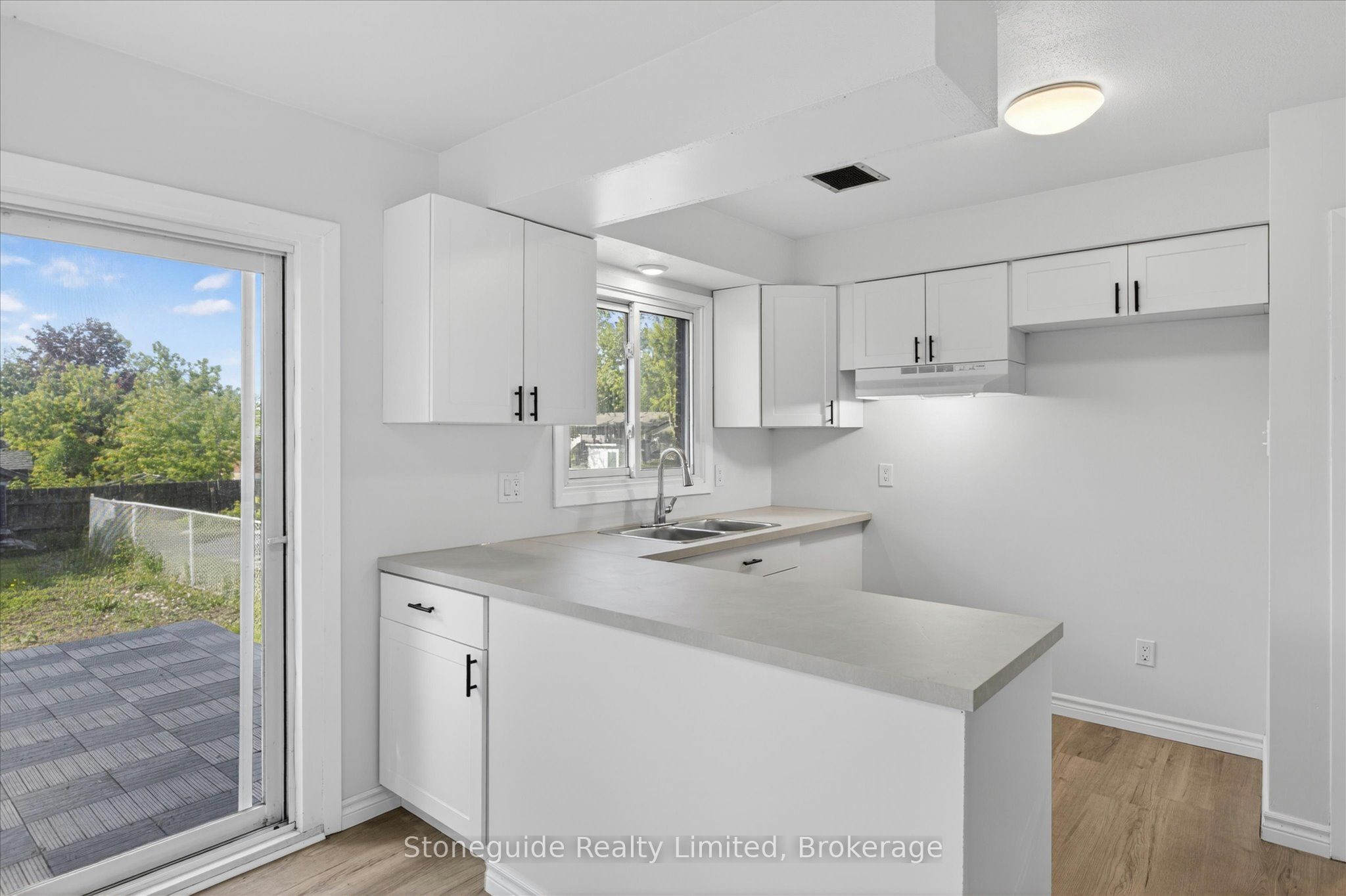 667 Skyline Road Property Photo 13