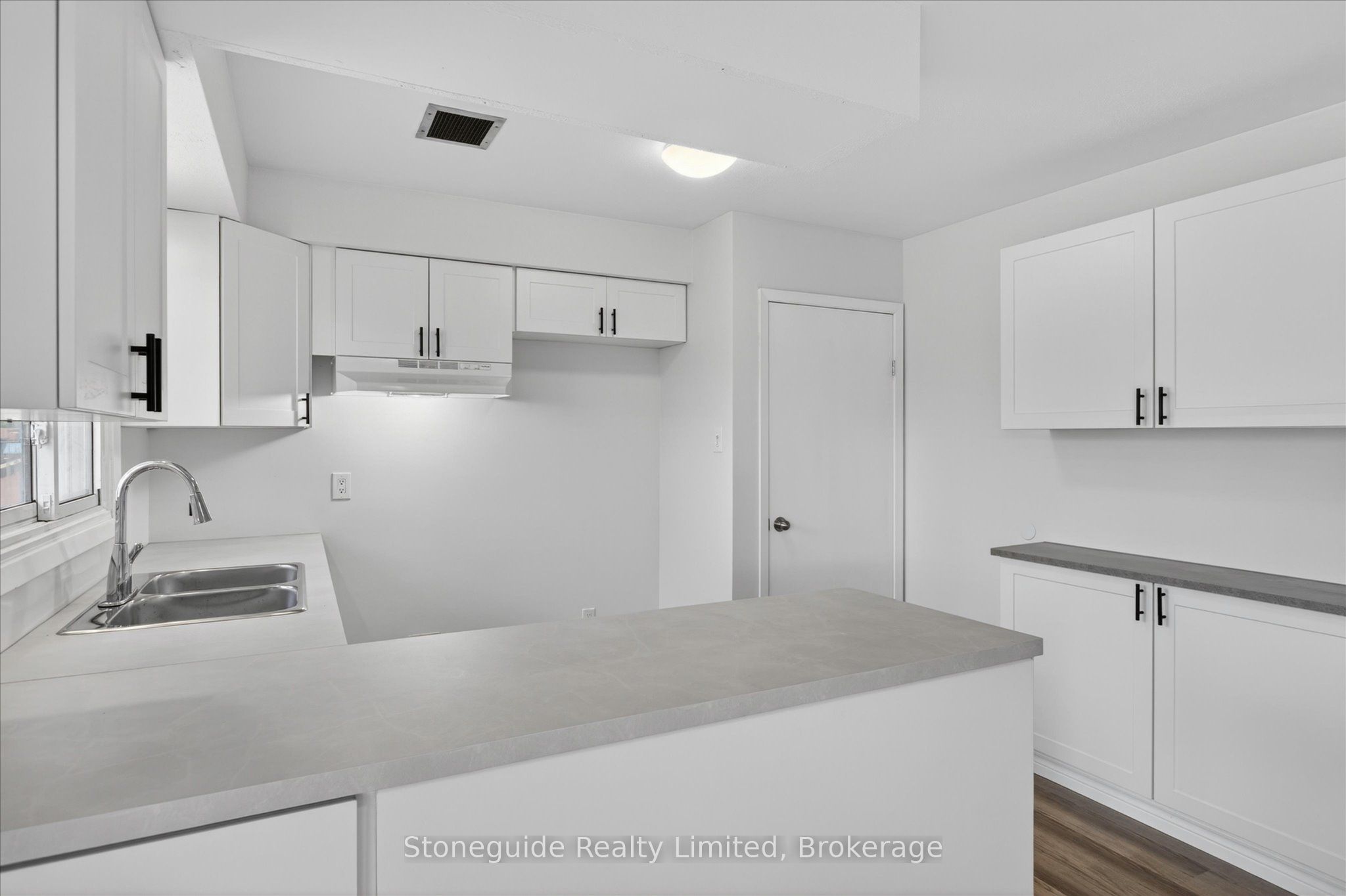 667 Skyline Road Property Photo 14