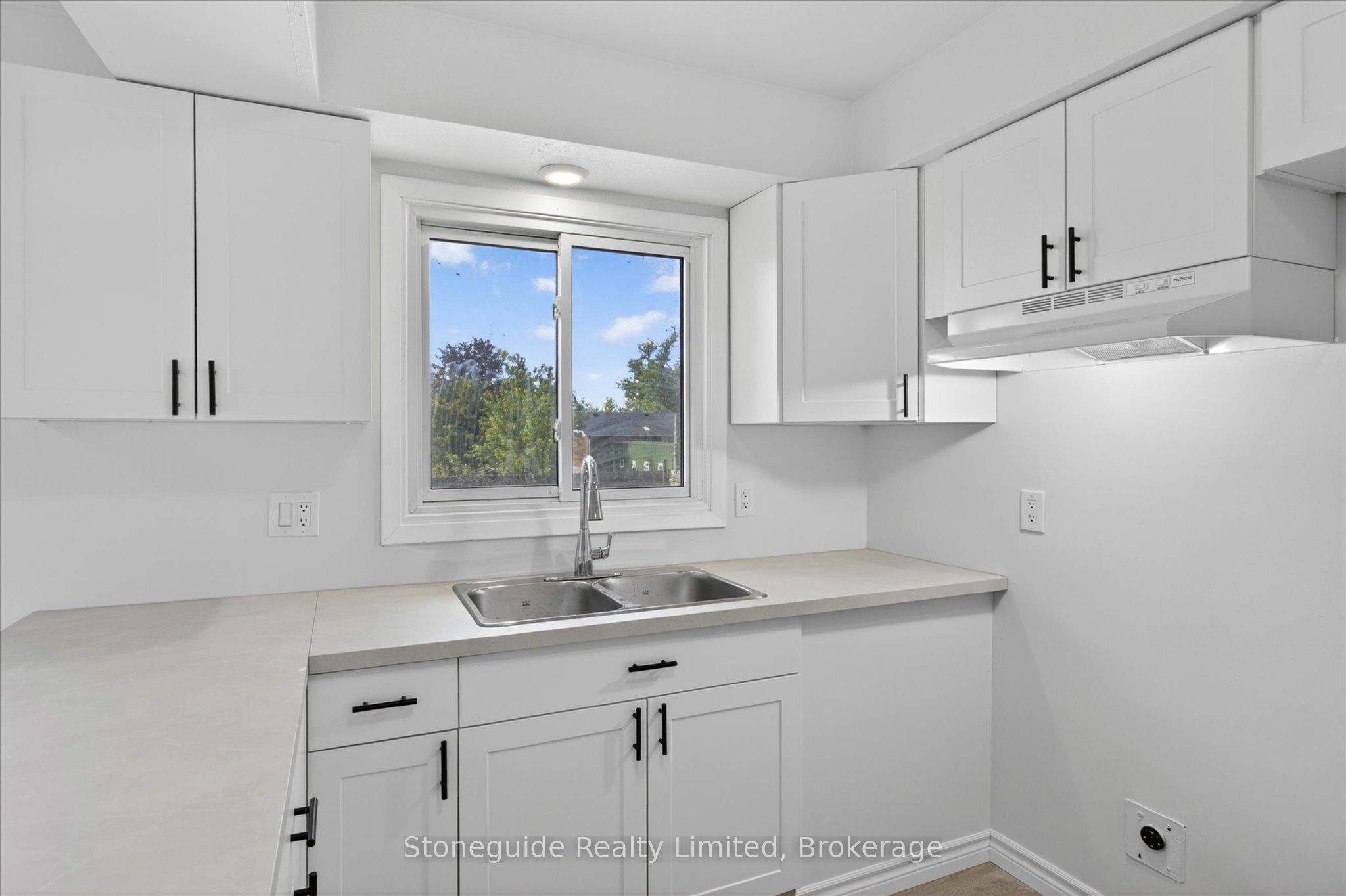 667 Skyline Road Property Photo 15