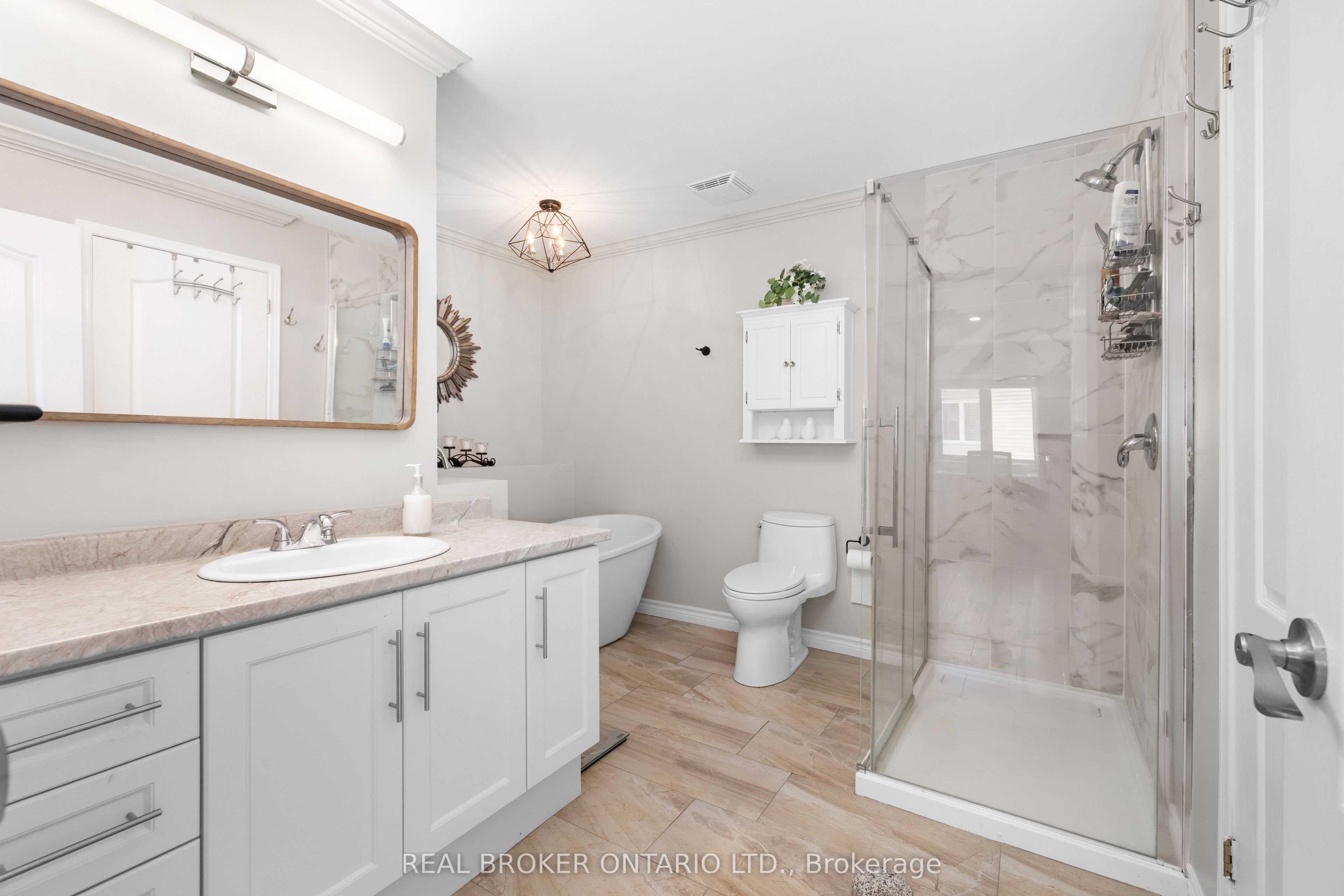 124 Macassa Circle Property Photo 32