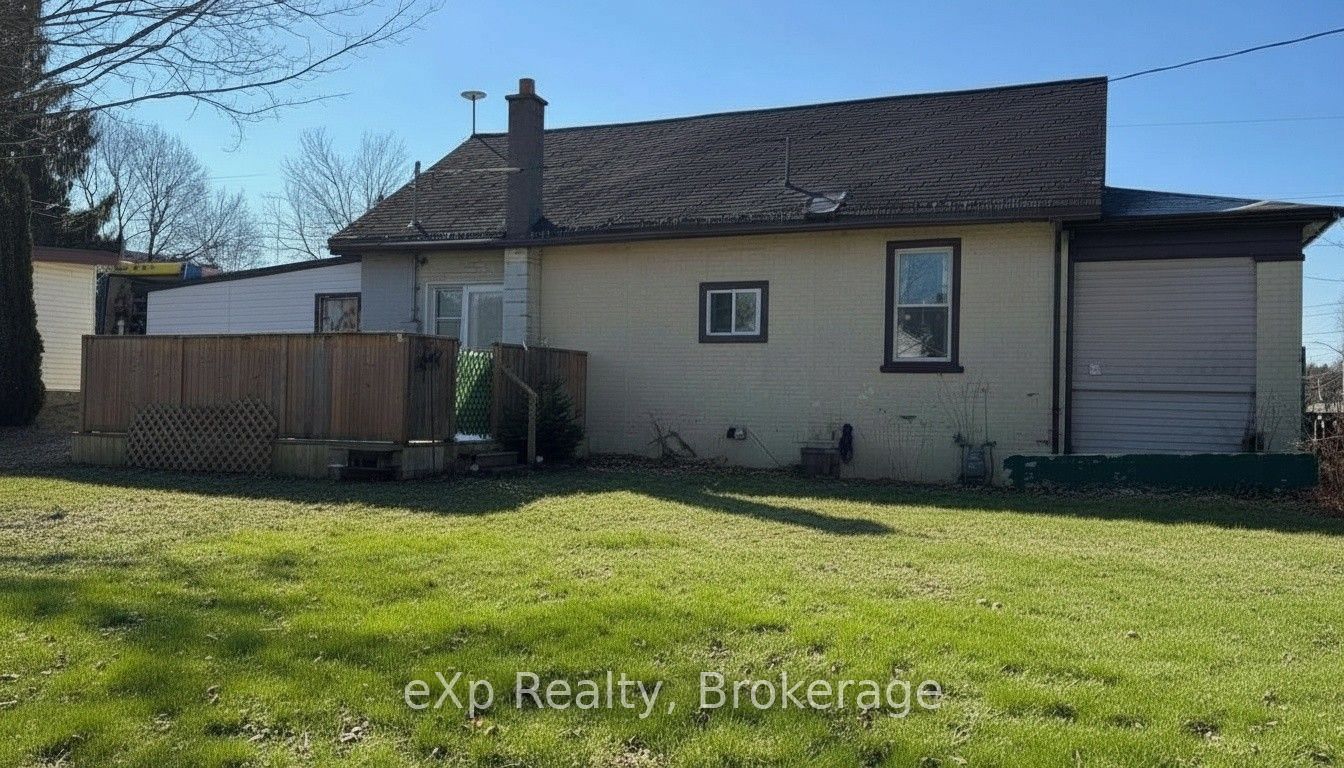 385 11th Avenue Property Photo 3