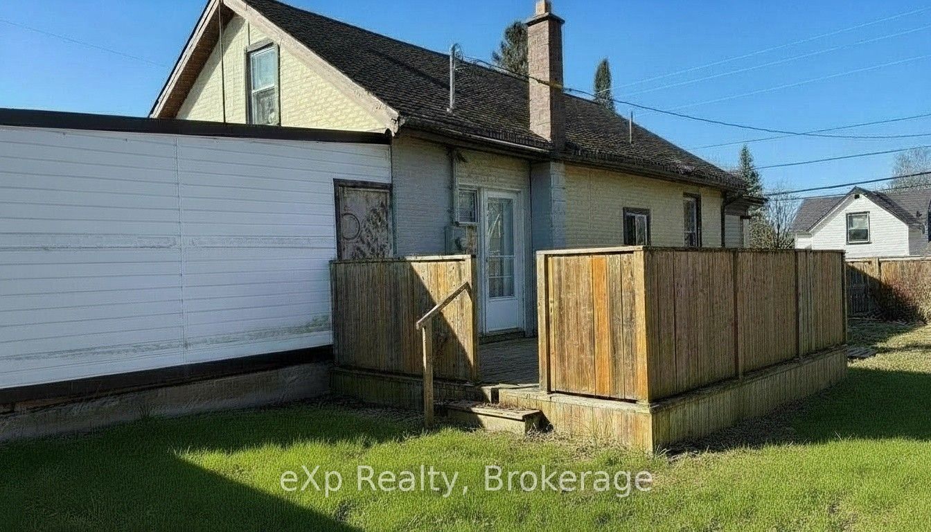 385 11th Avenue Property Photo 5