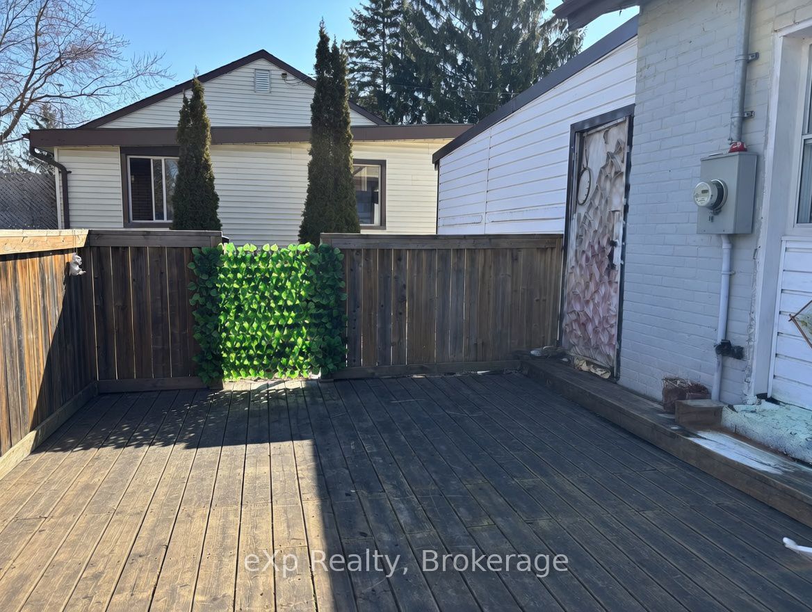 385 11th Avenue Property Photo 6