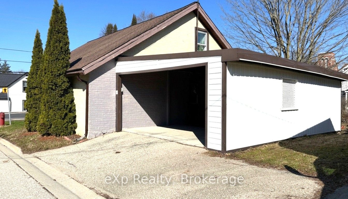 385 11th Avenue Property Photo 7