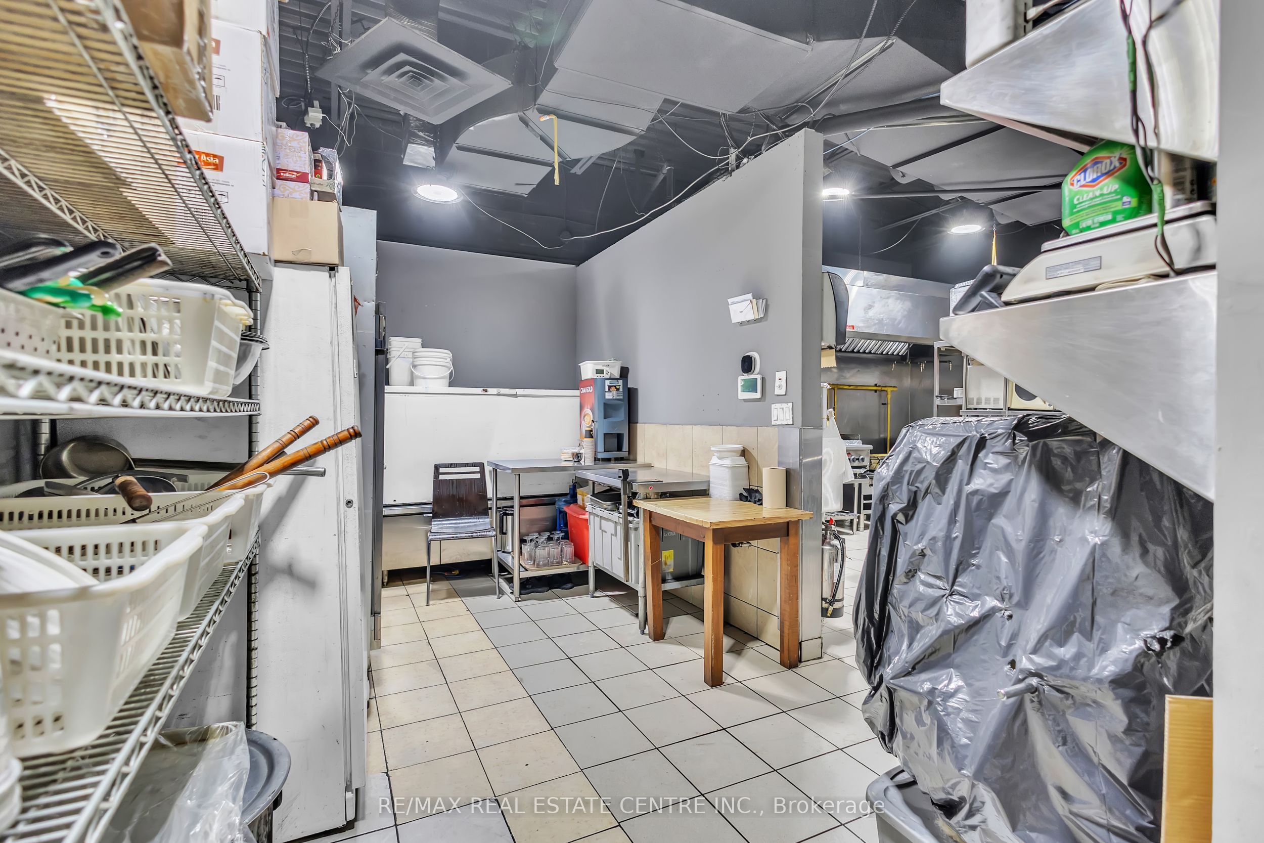 402 King Street N Property Photo 18