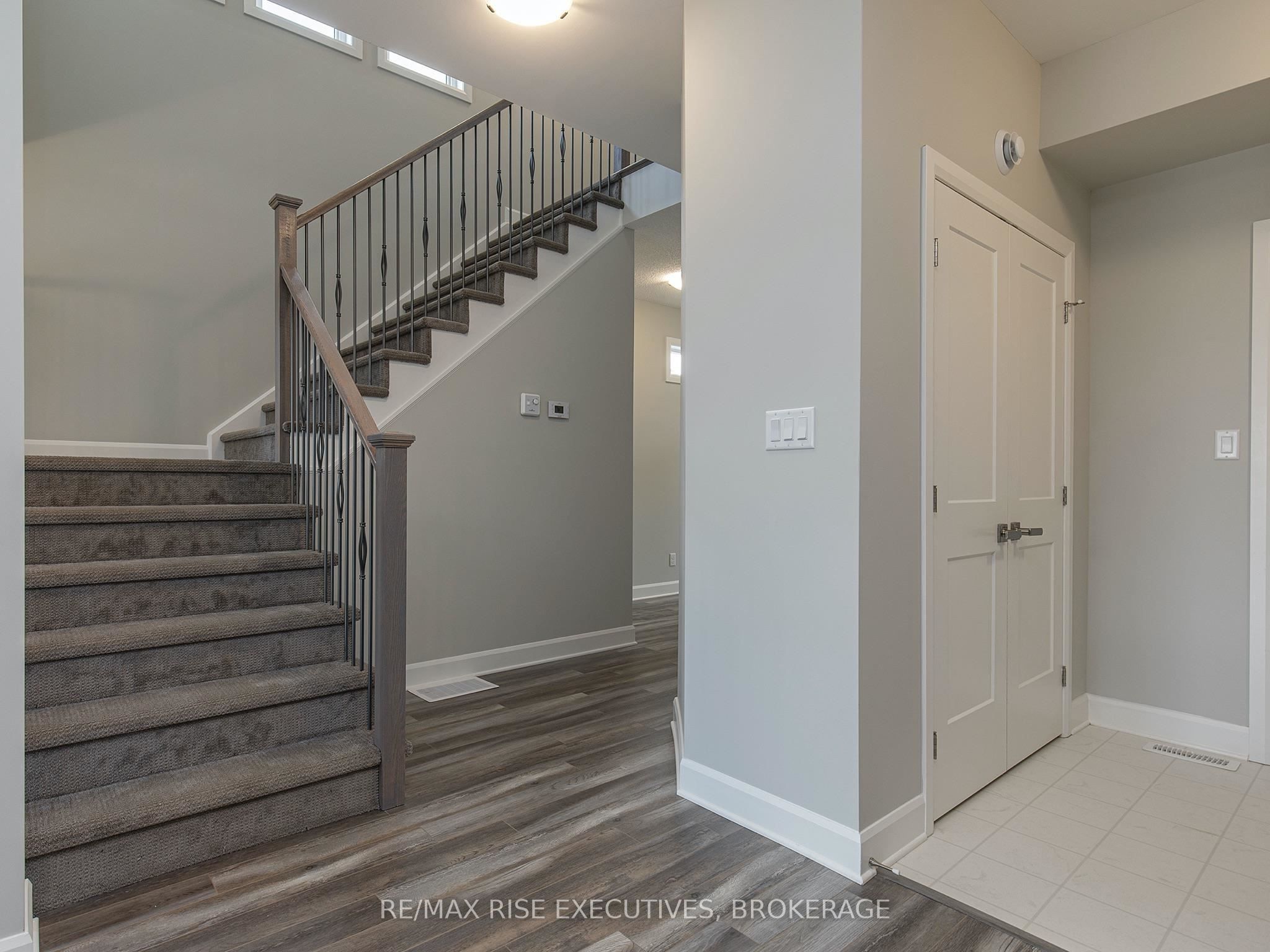 1201 Max Crescent Property Photo 4