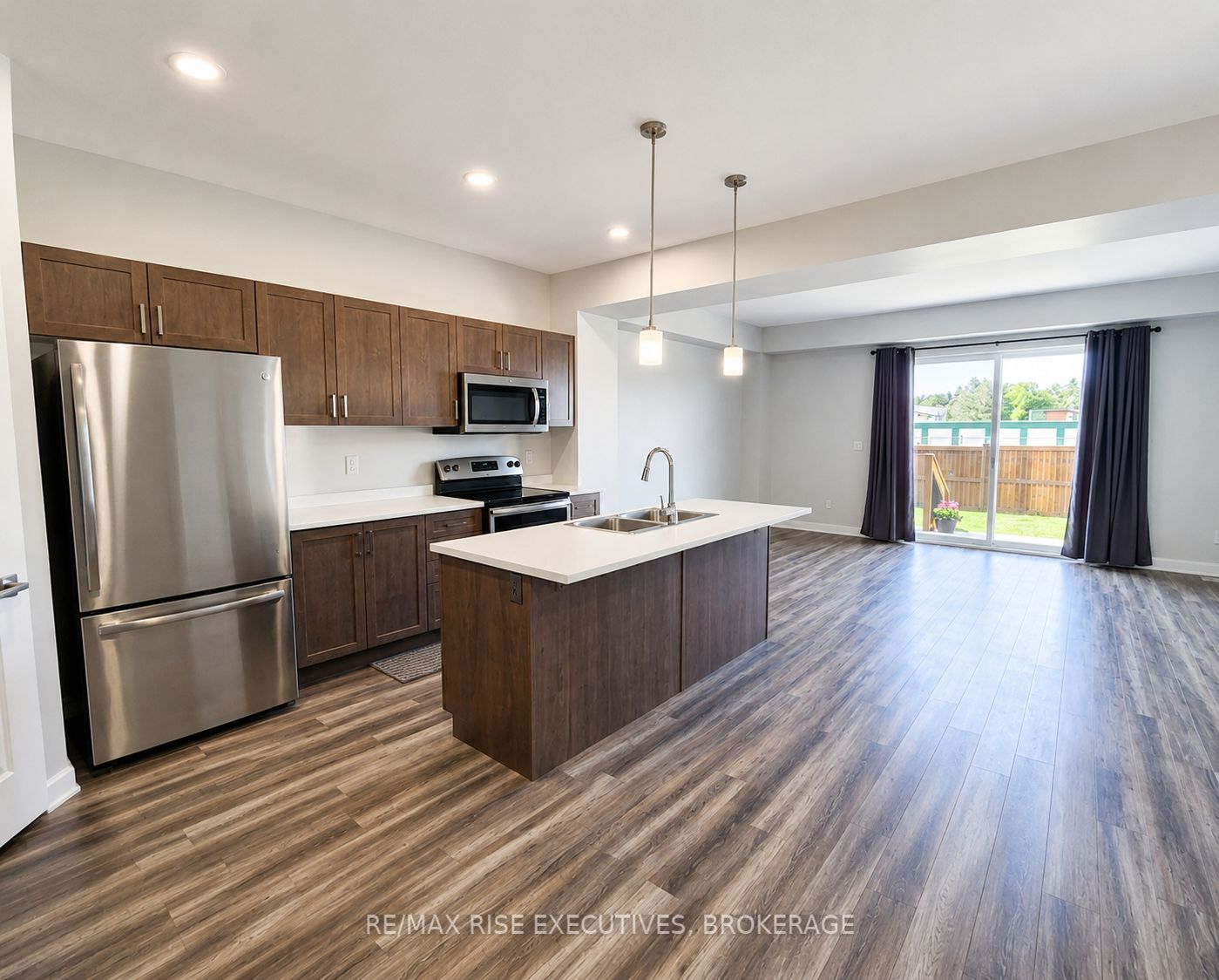 1201 Max Crescent Property Photo 6