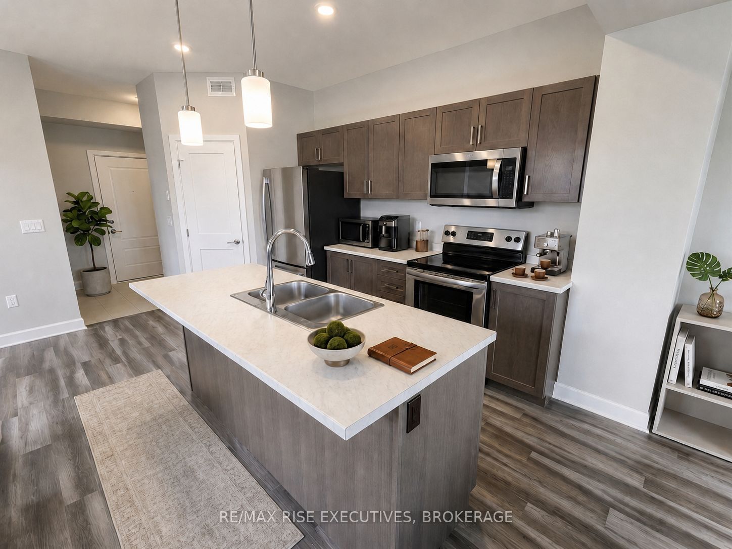 1201 Max Crescent Property Photo 9
