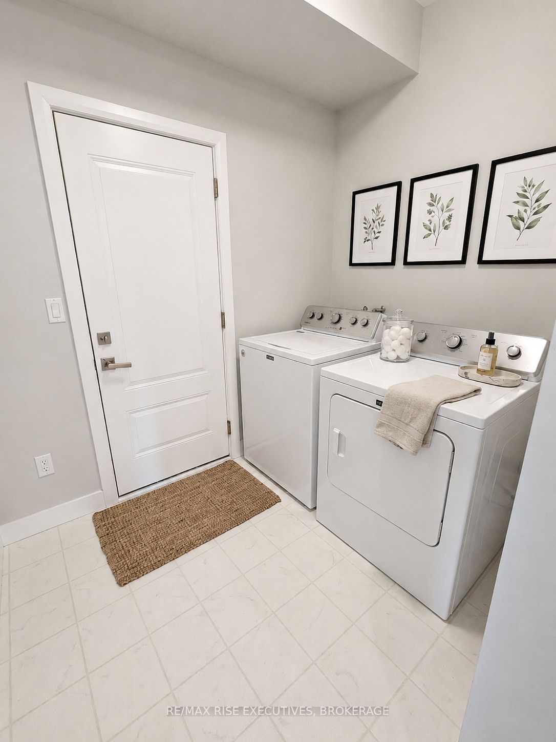 1201 Max Crescent Property Photo 13