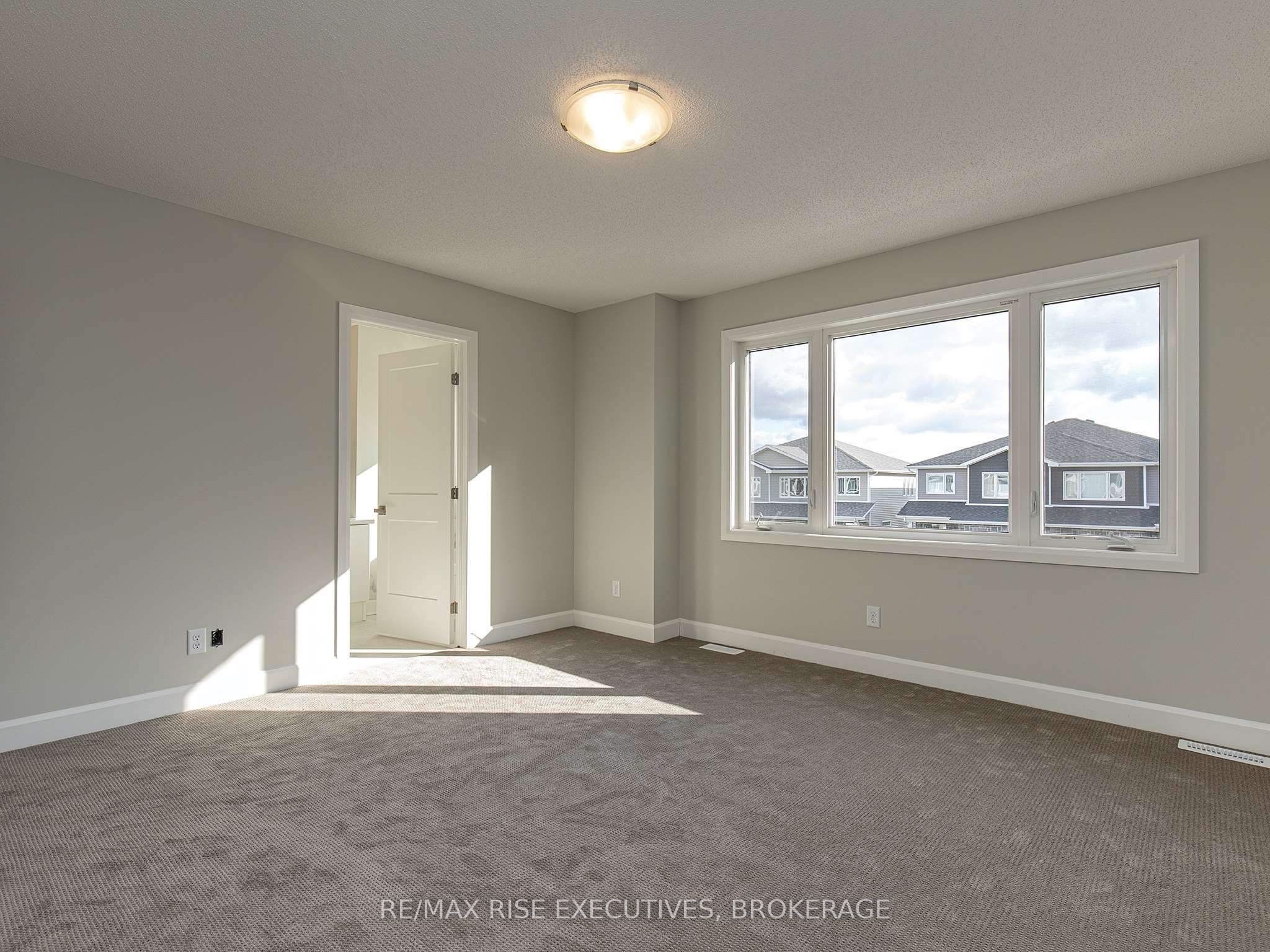 1201 Max Crescent Property Photo 15