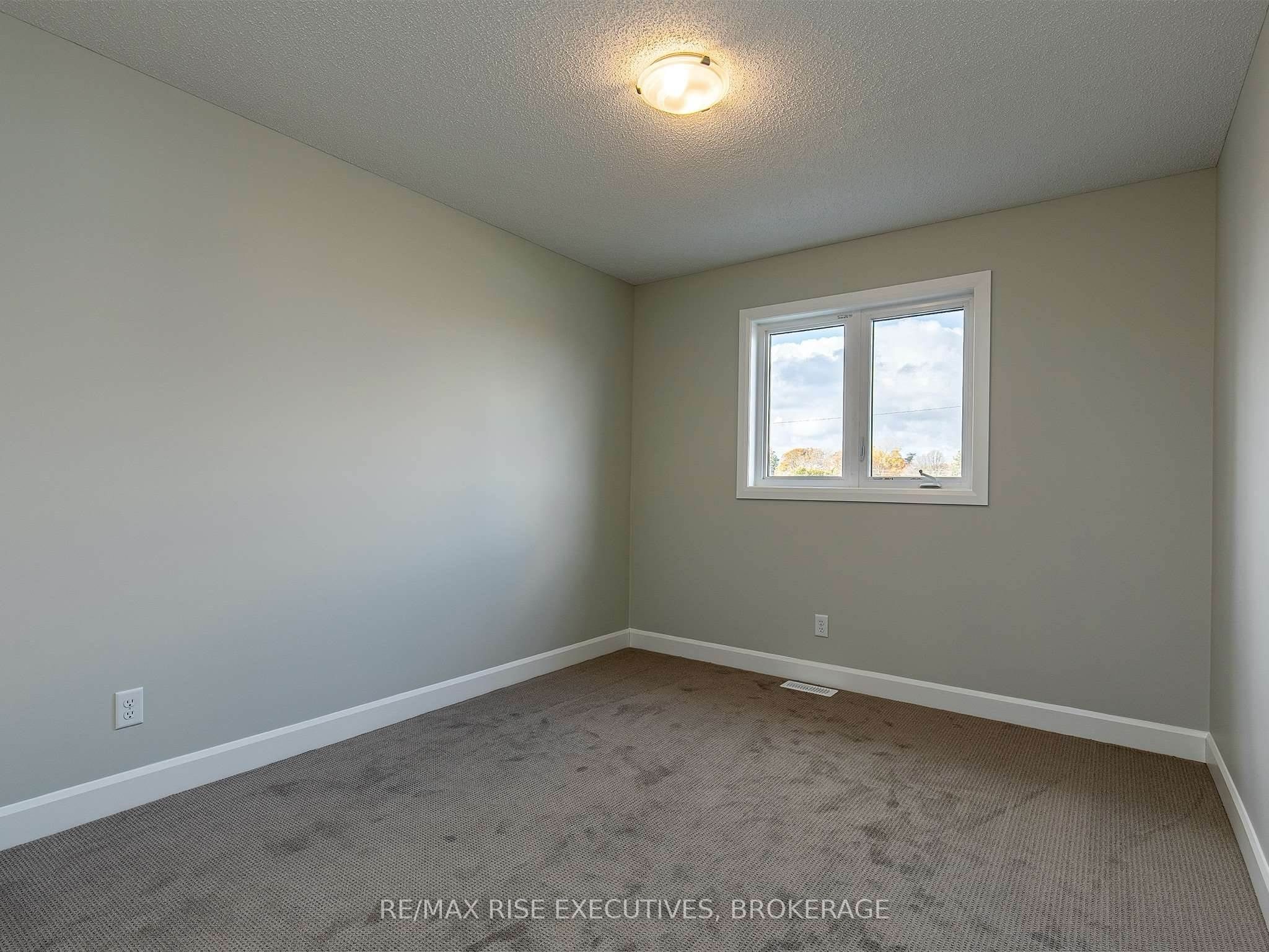 1201 Max Crescent Property Photo 22