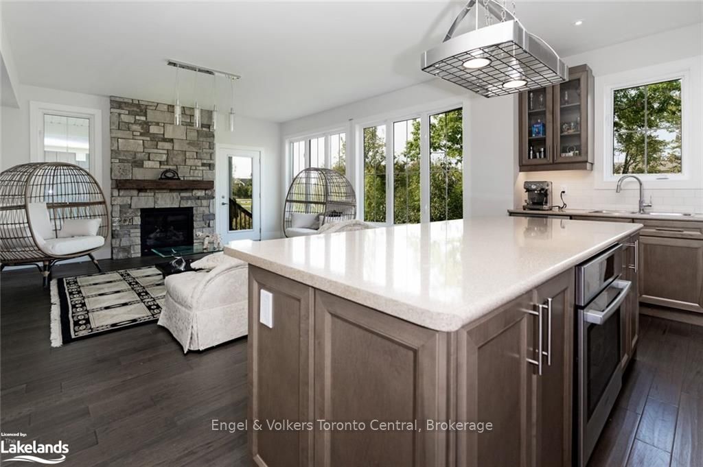 364 Yellow Birch Crescent Property Photo 1