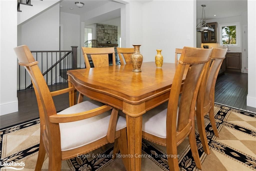 364 Yellow Birch Crescent Property Photo 2