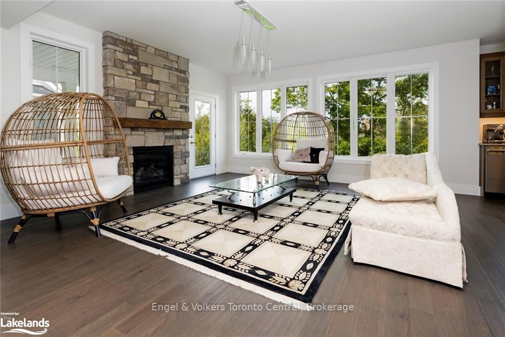 364 Yellow Birch Crescent Property Photo 6