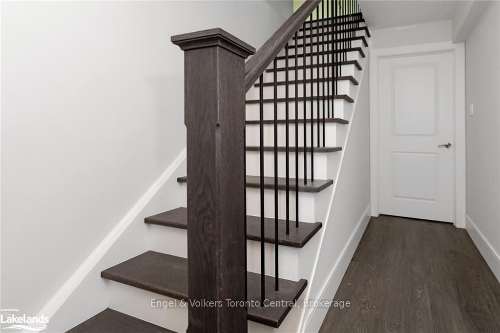 364 Yellow Birch Crescent Property Photo 9