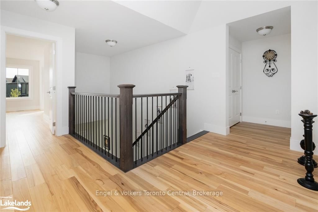 364 Yellow Birch Crescent Property Photo 10