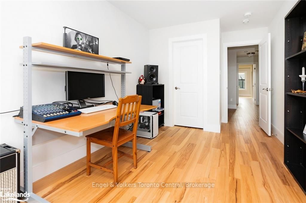 364 Yellow Birch Crescent Property Photo 13