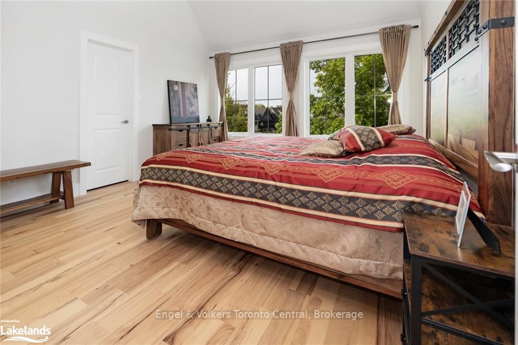 364 Yellow Birch Crescent Property Photo 16