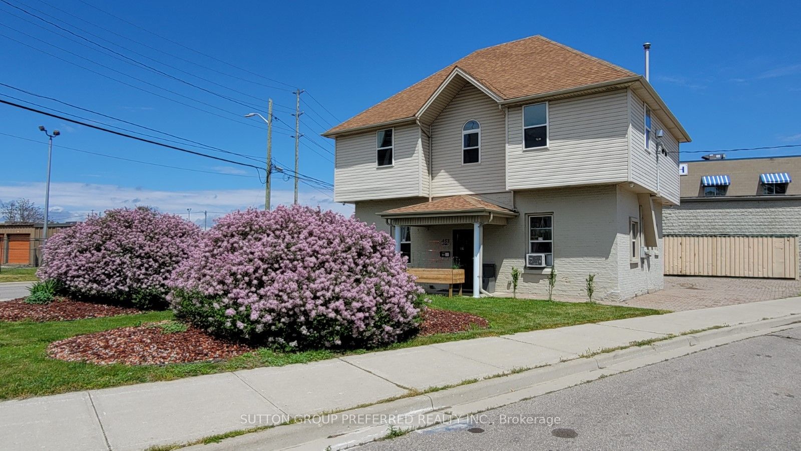 453 Bathurst Street