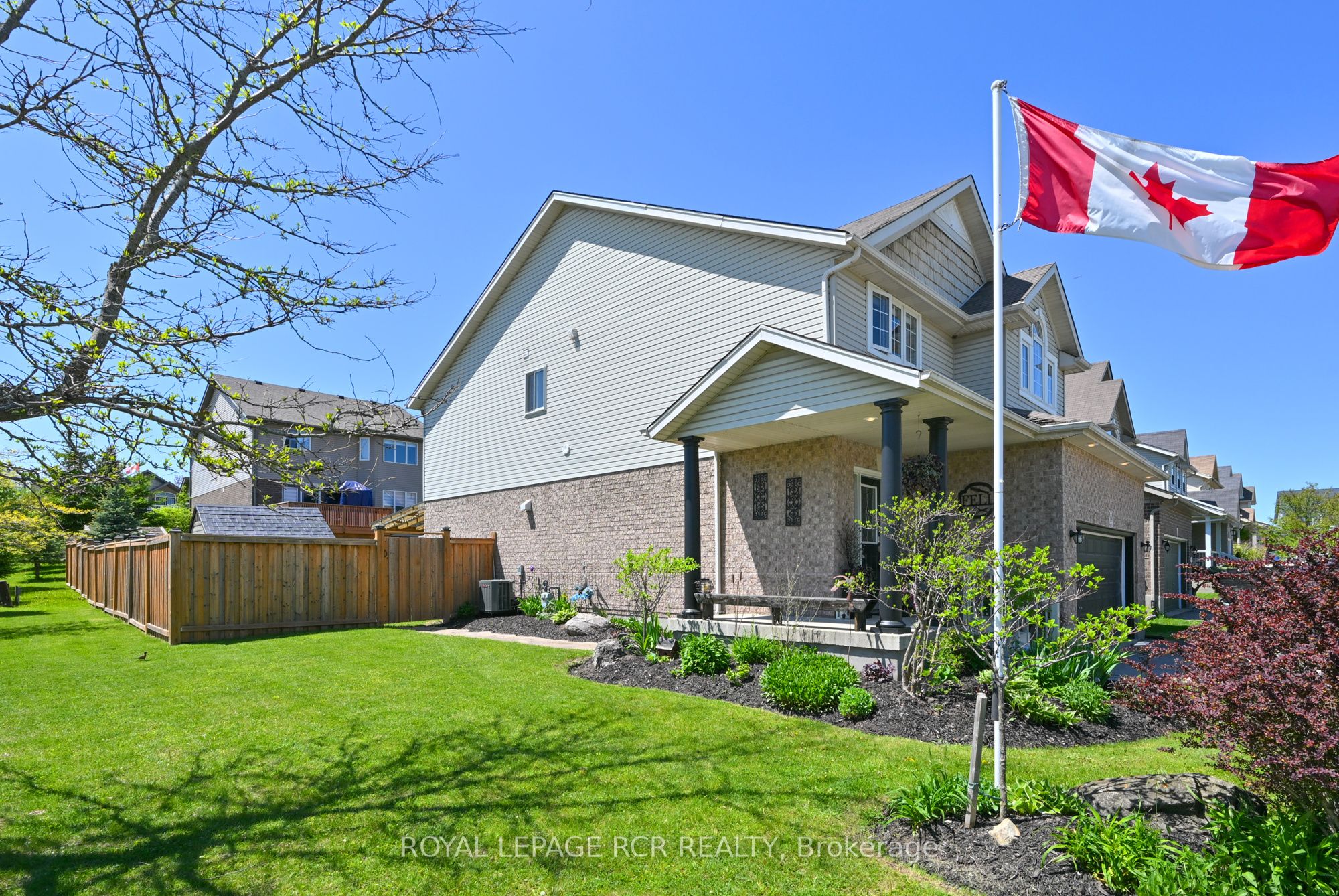399 Rintoul Crescent Property Photo 3