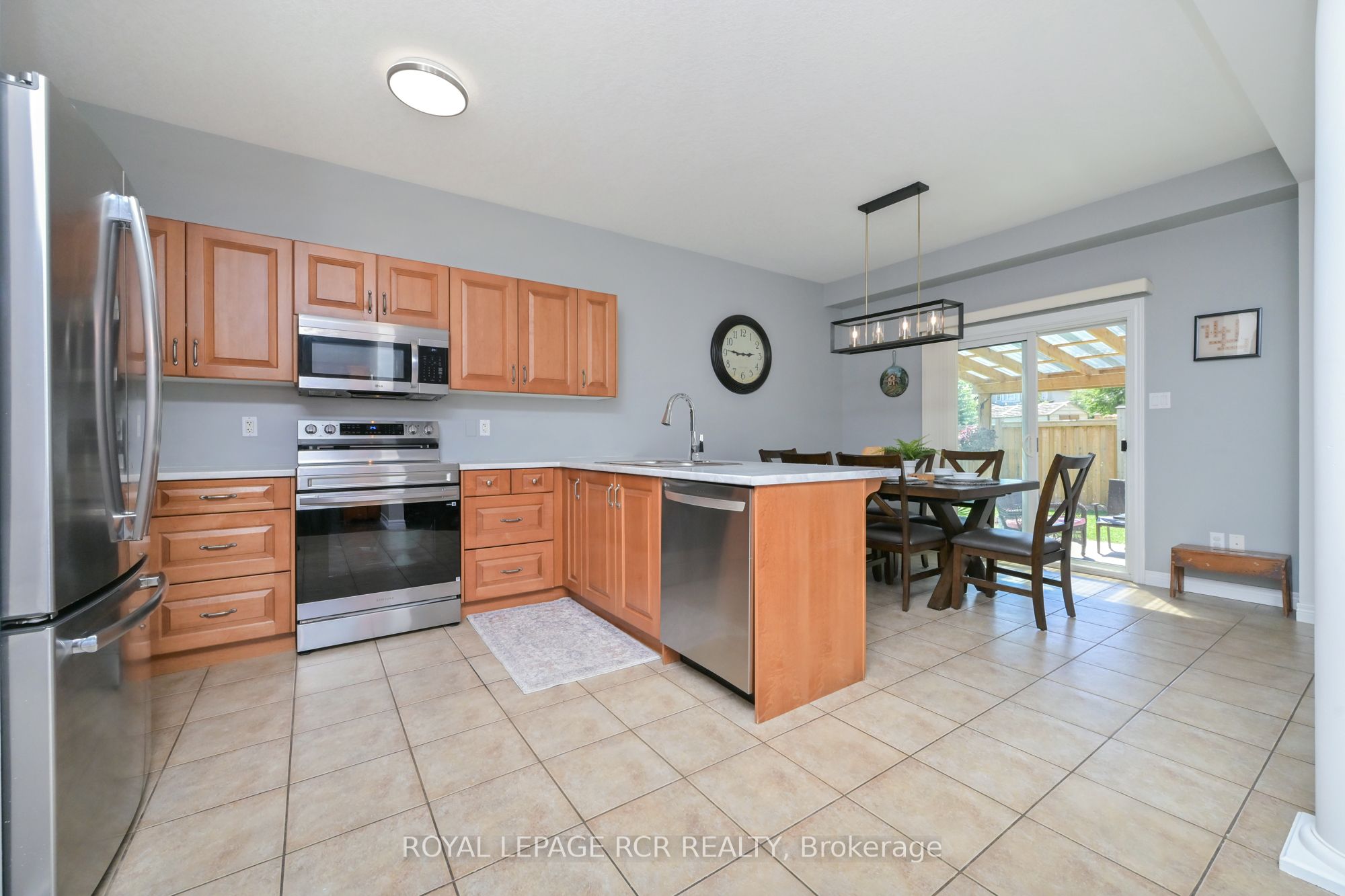 399 Rintoul Crescent Property Photo 5