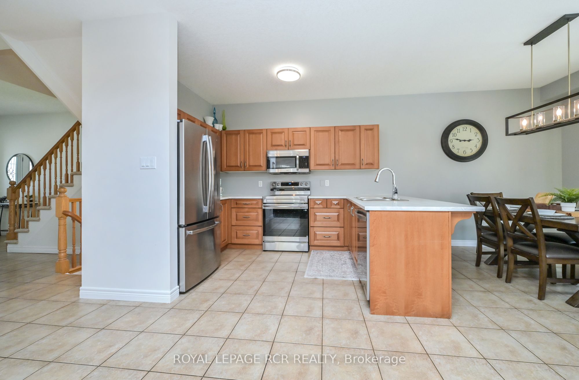 399 Rintoul Crescent Property Photo 6