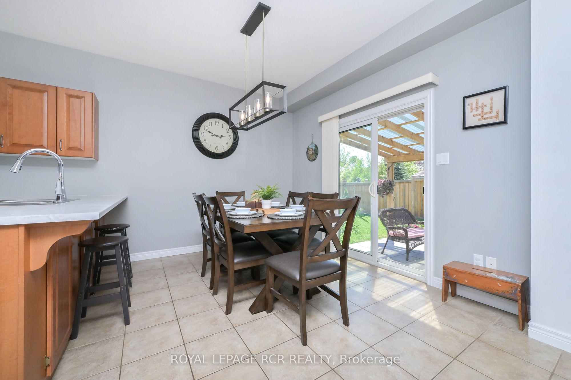 399 Rintoul Crescent Property Photo 8