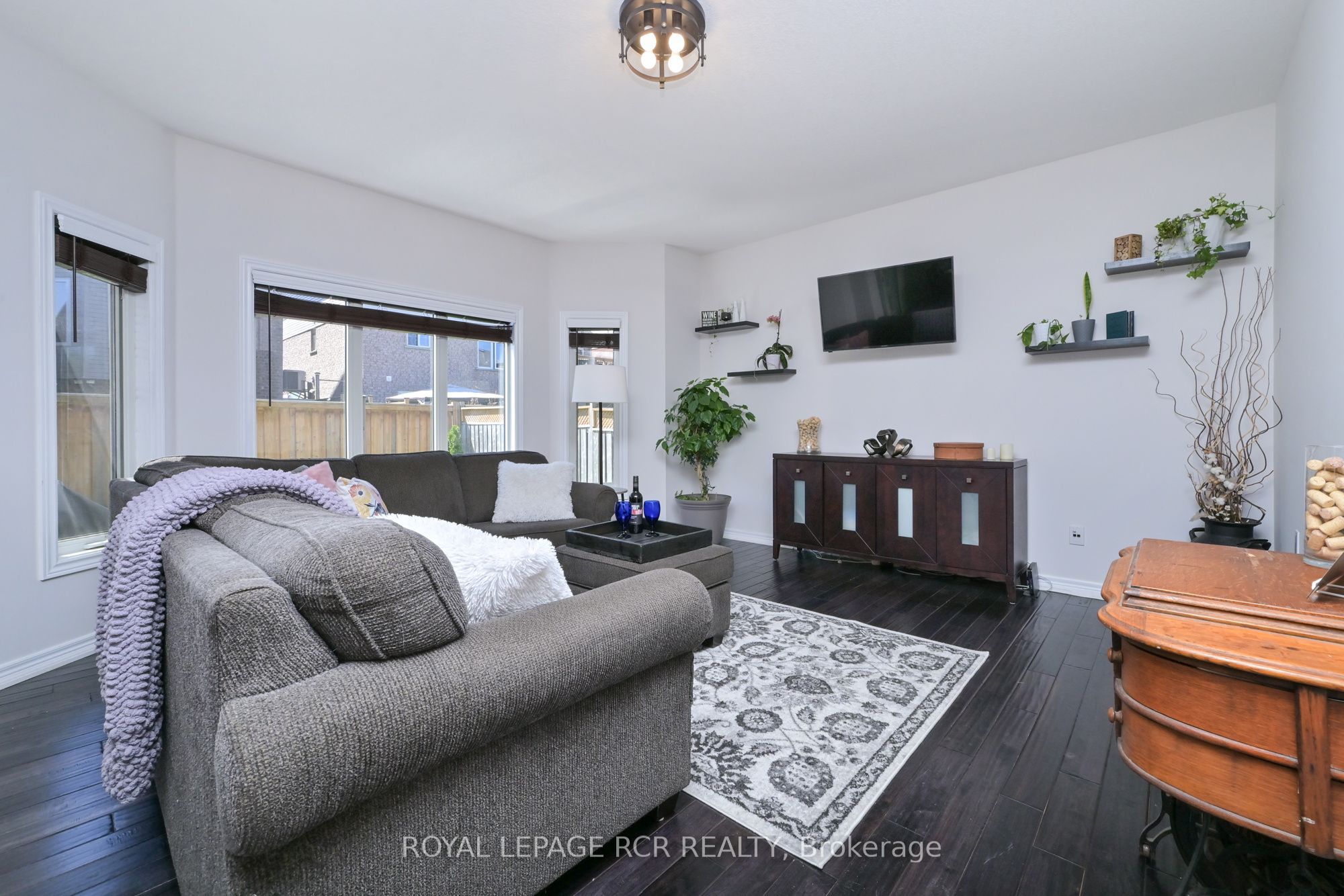 399 Rintoul Crescent Property Photo 10