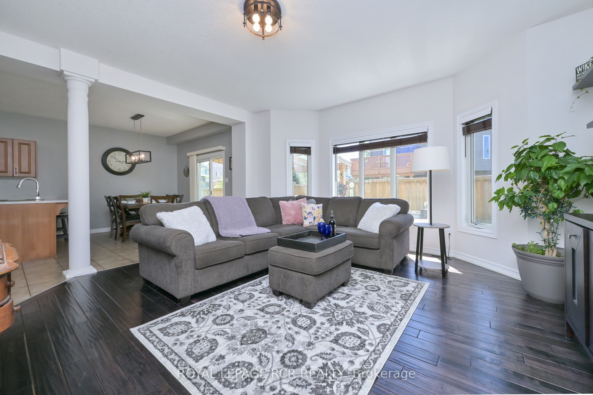 399 Rintoul Crescent Property Photo 11