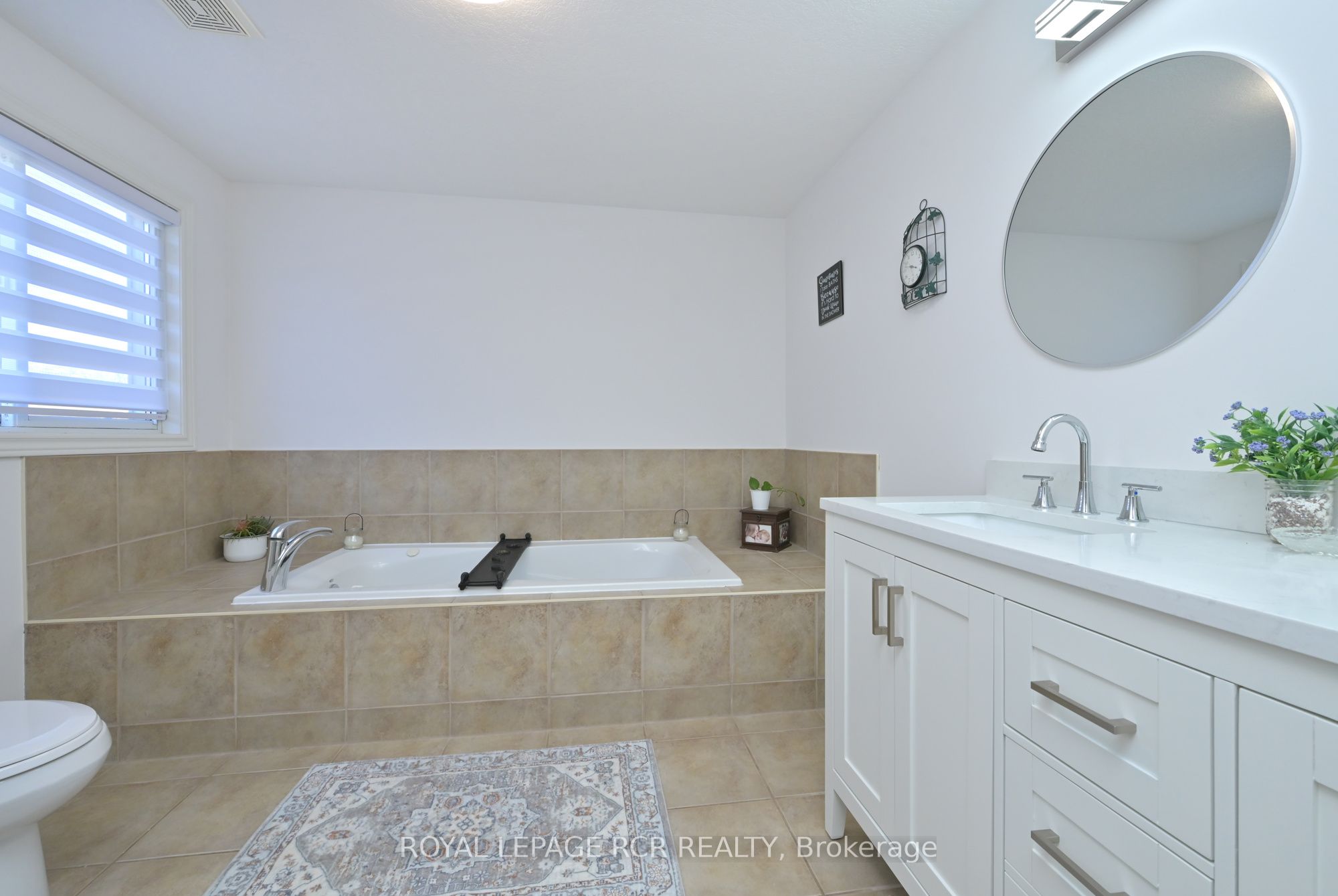 399 Rintoul Crescent Property Photo 19