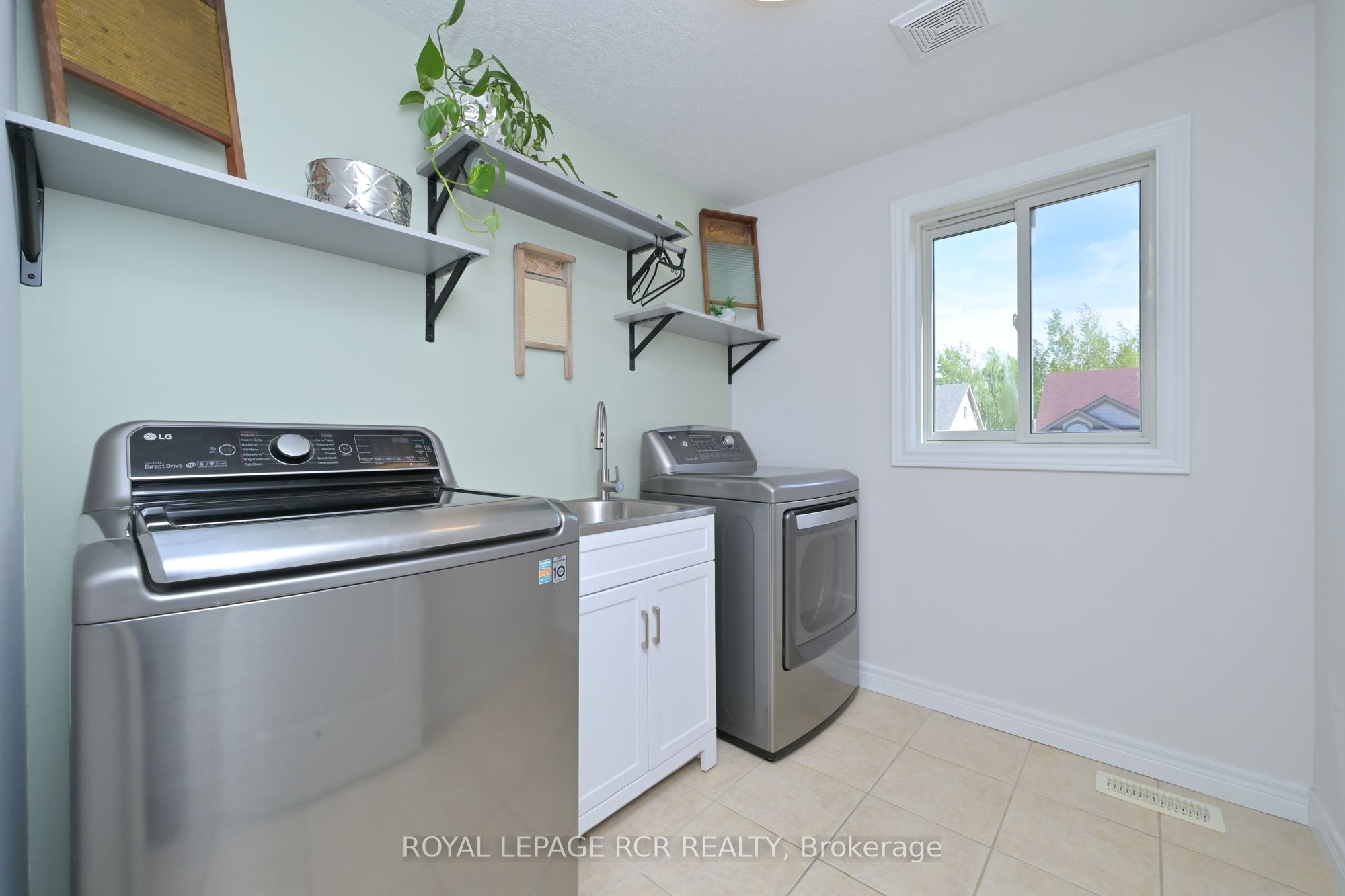 399 Rintoul Crescent Property Photo 25