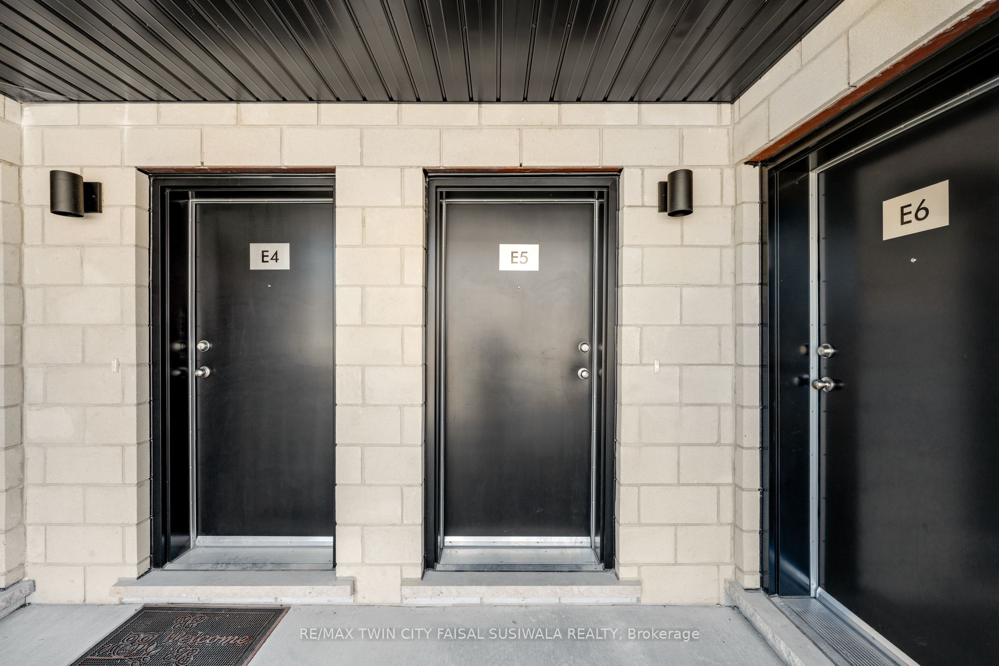 410 Northfield Drive W E5 Property Photo 3