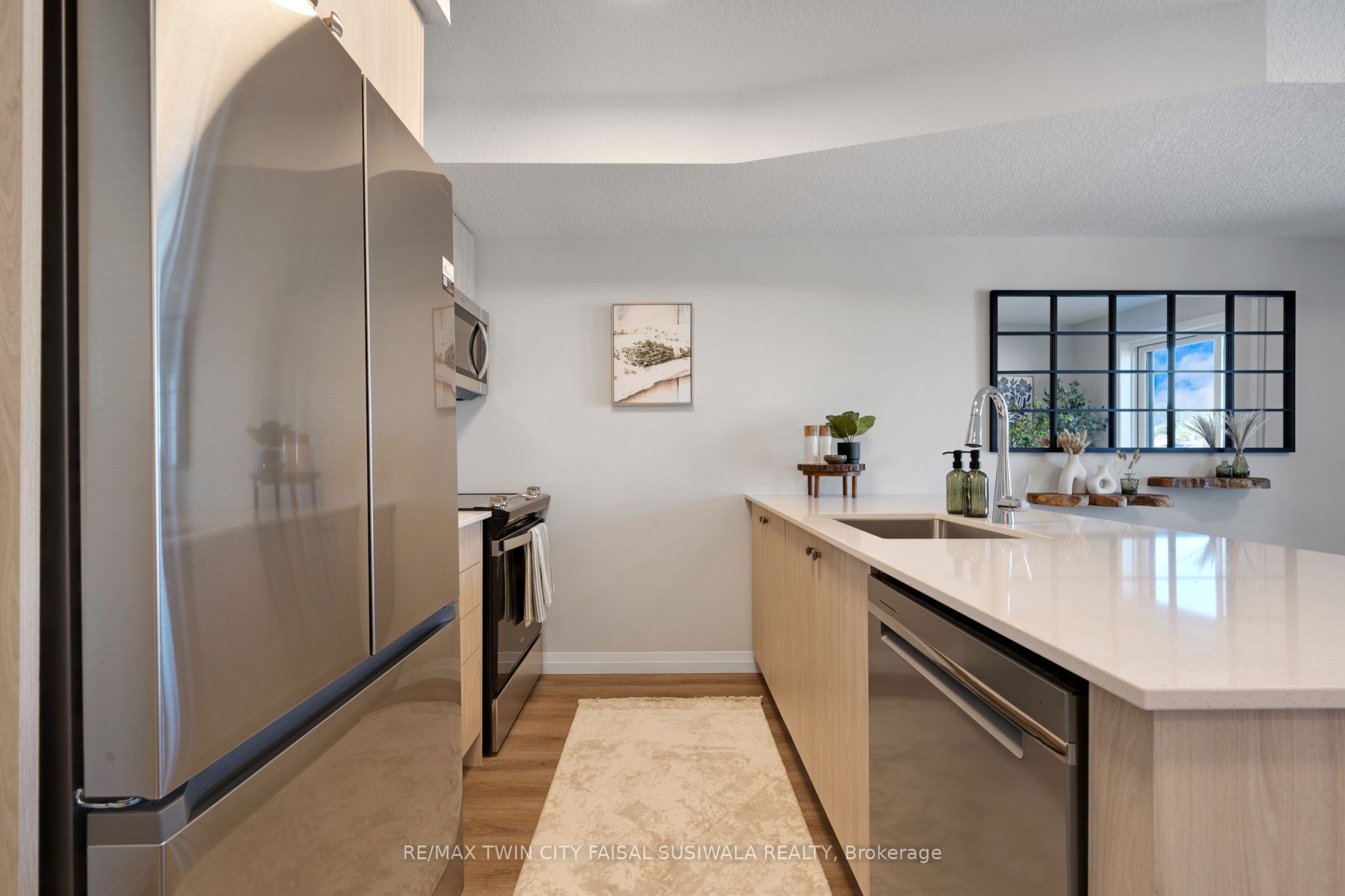 410 Northfield Drive W E5 Property Photo 6