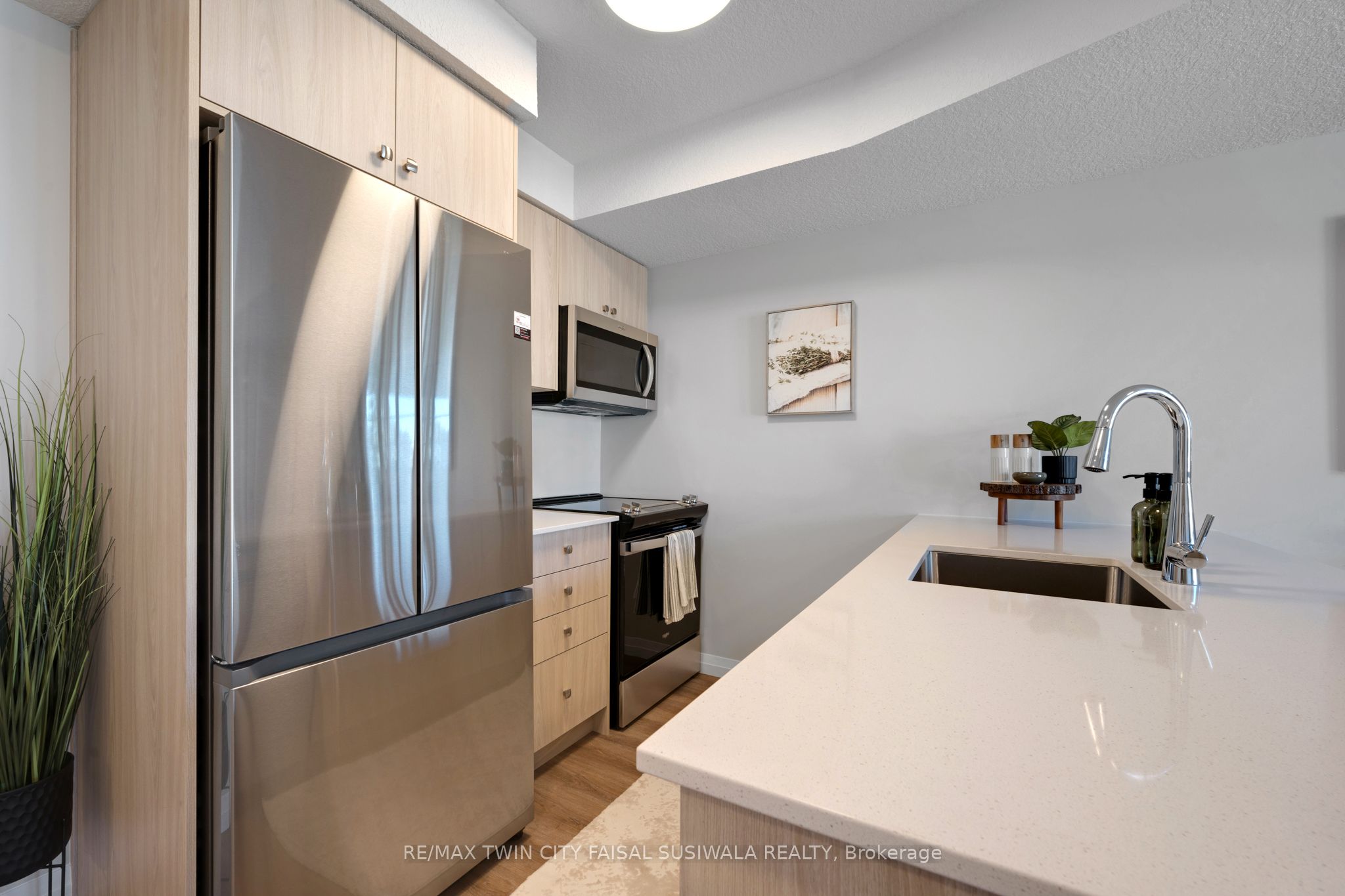 410 Northfield Drive W E5 Property Photo 7